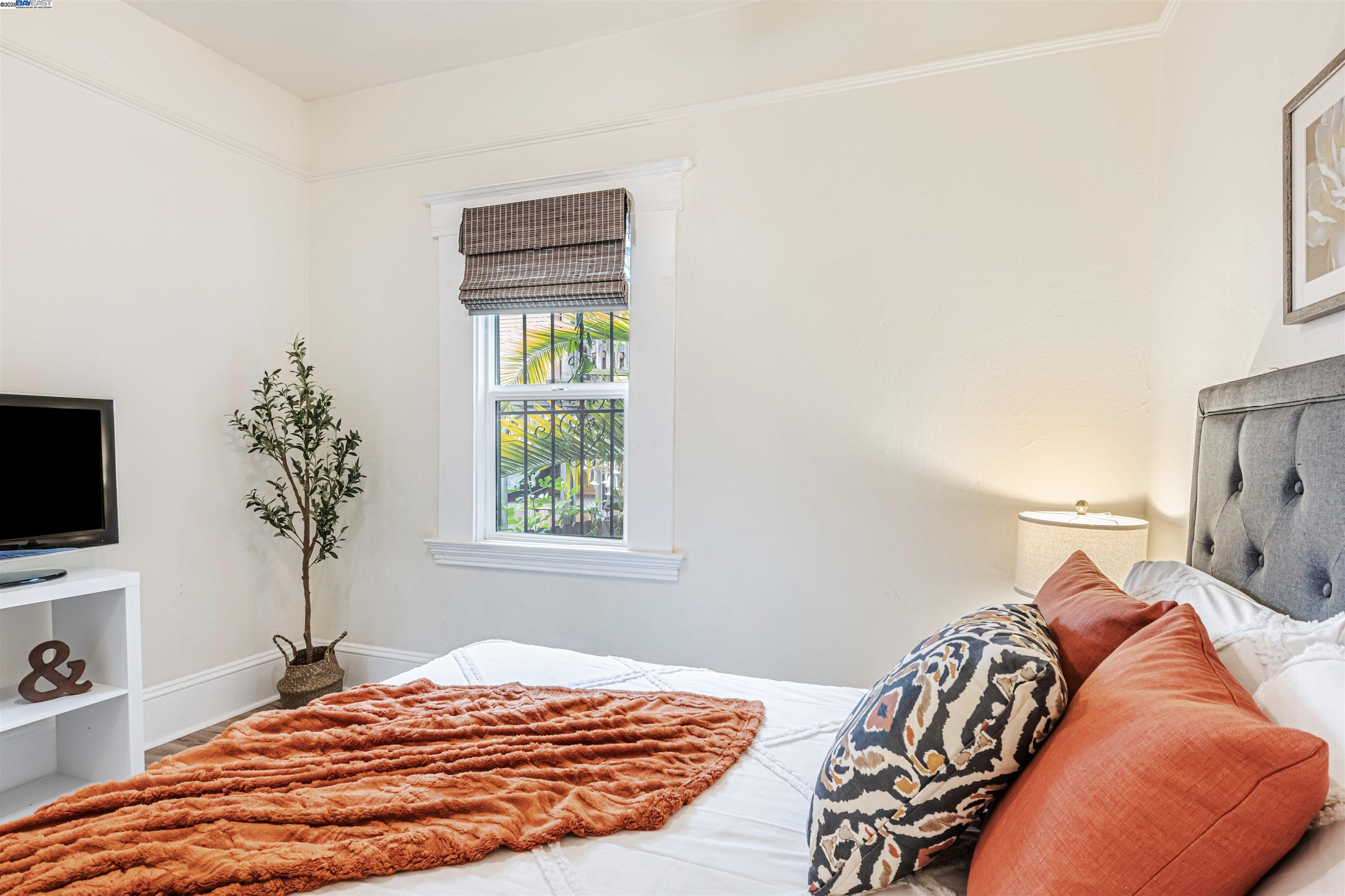 Detail Gallery Image 28 of 35 For 2211 24th Ave, Oakland,  CA 94601 - 2 Beds | 1 Baths