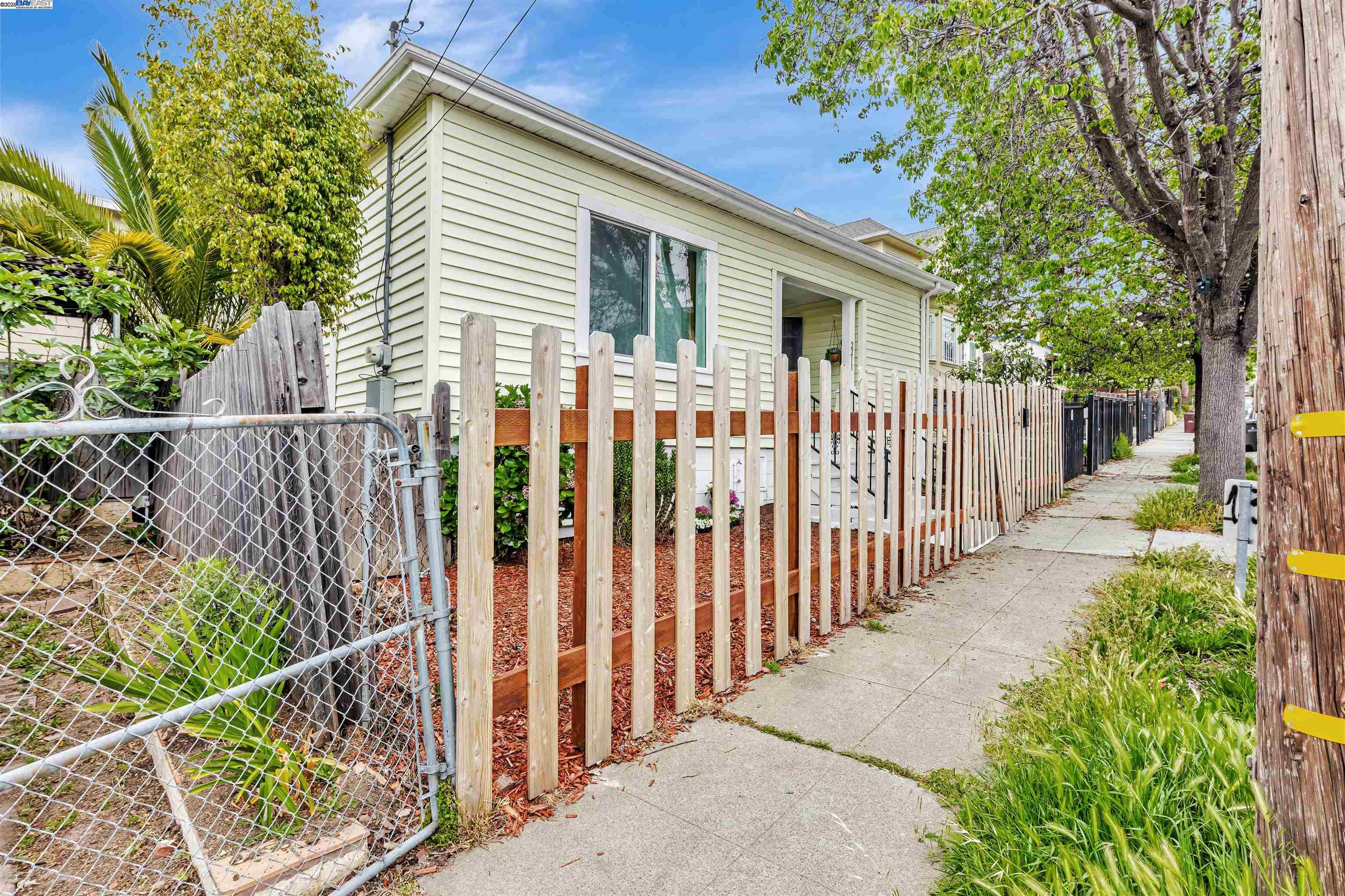 Detail Gallery Image 34 of 35 For 2211 24th Ave, Oakland,  CA 94601 - 2 Beds | 1 Baths