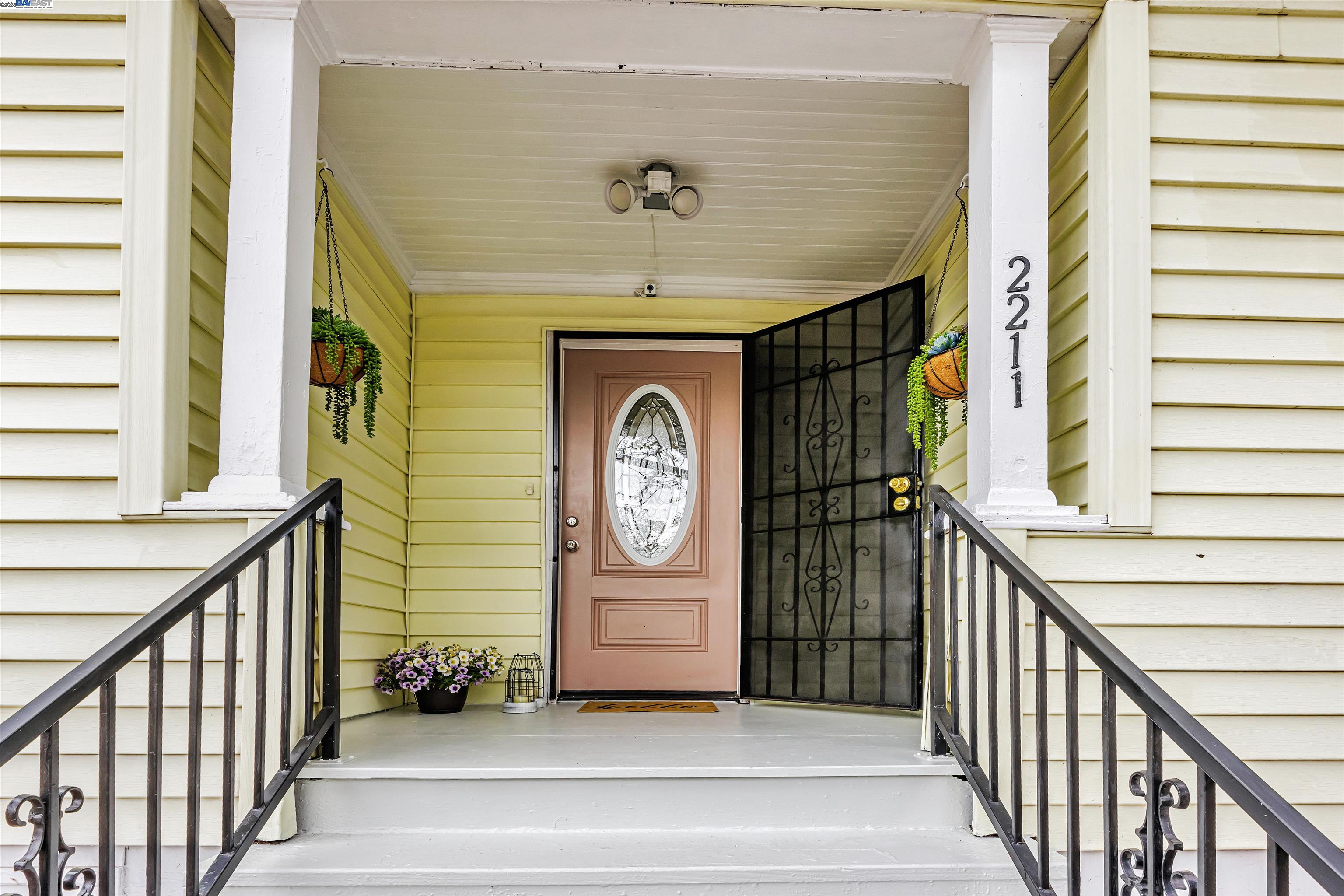 Detail Gallery Image 5 of 35 For 2211 24th Ave, Oakland,  CA 94601 - 2 Beds | 1 Baths