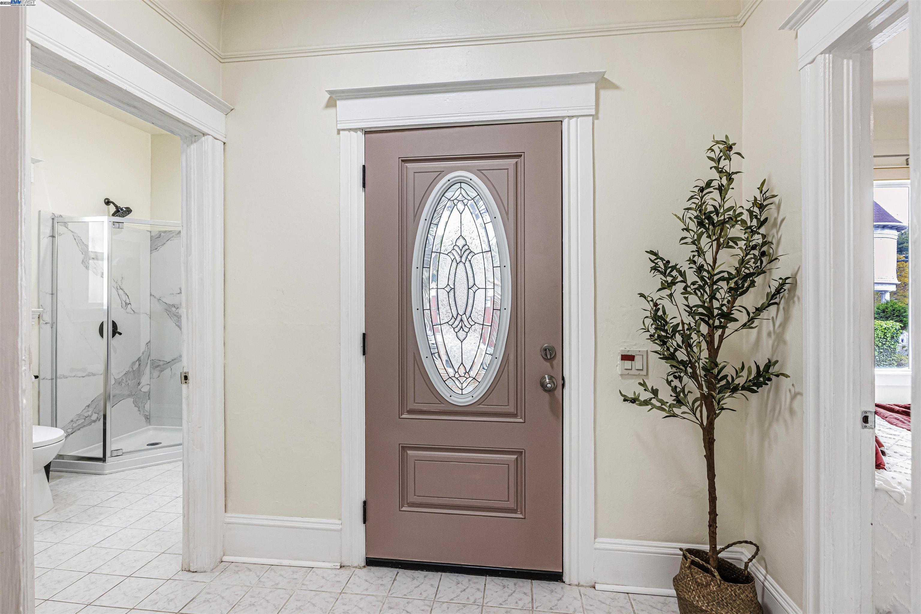 Detail Gallery Image 6 of 35 For 2211 24th Ave, Oakland,  CA 94601 - 2 Beds | 1 Baths