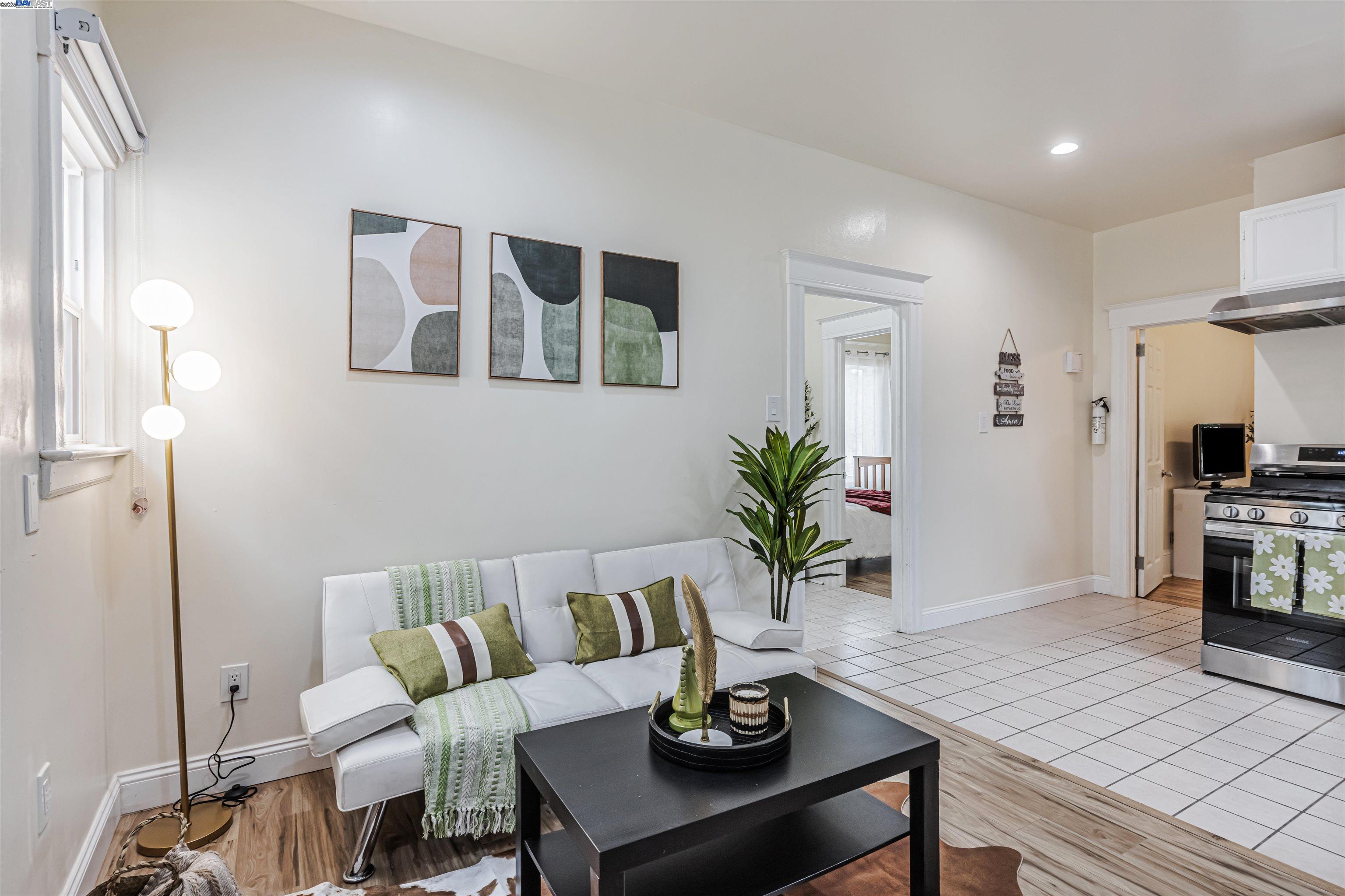 Detail Gallery Image 8 of 35 For 2211 24th Ave, Oakland,  CA 94601 - 2 Beds | 1 Baths