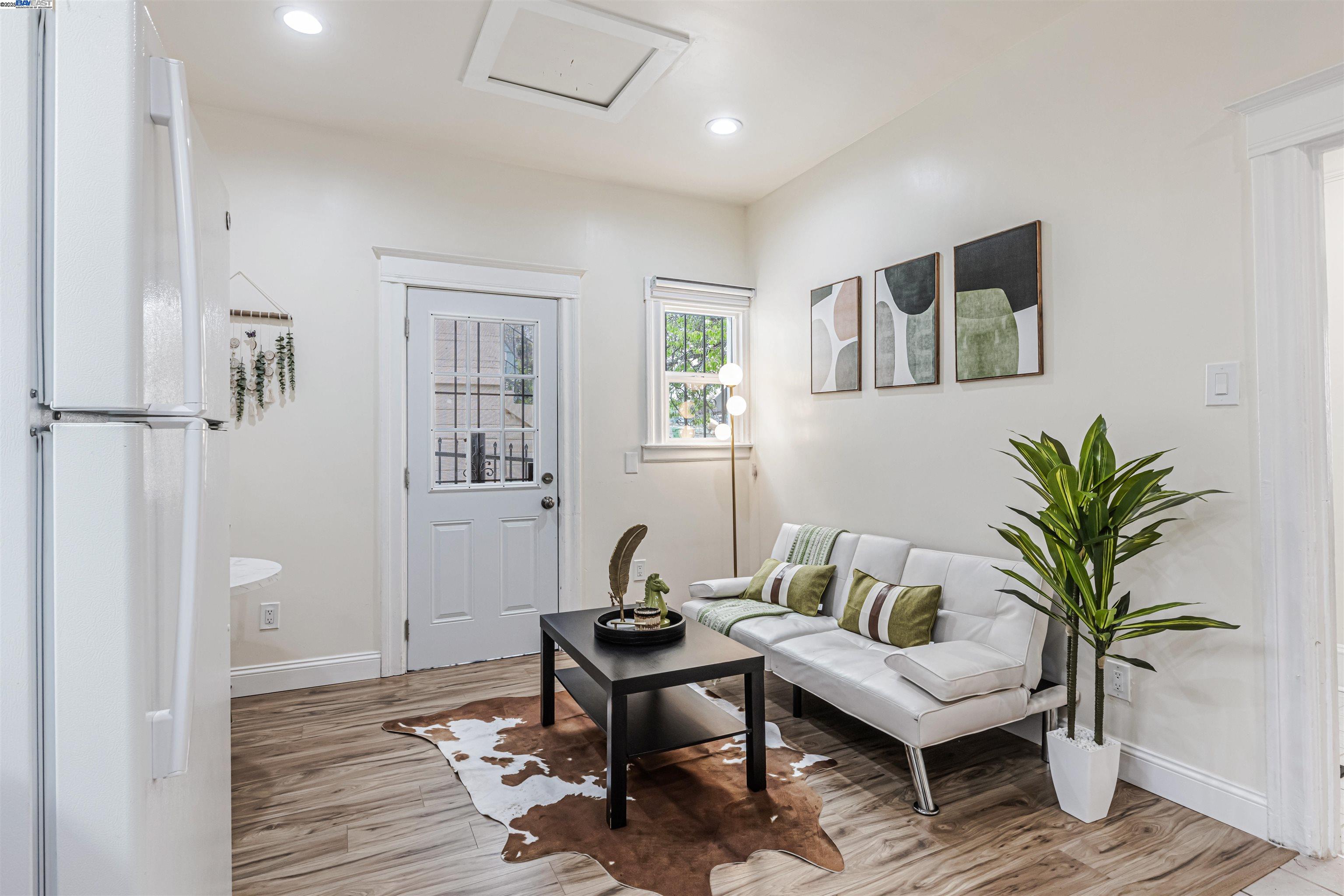 Detail Gallery Image 9 of 35 For 2211 24th Ave, Oakland,  CA 94601 - 2 Beds | 1 Baths