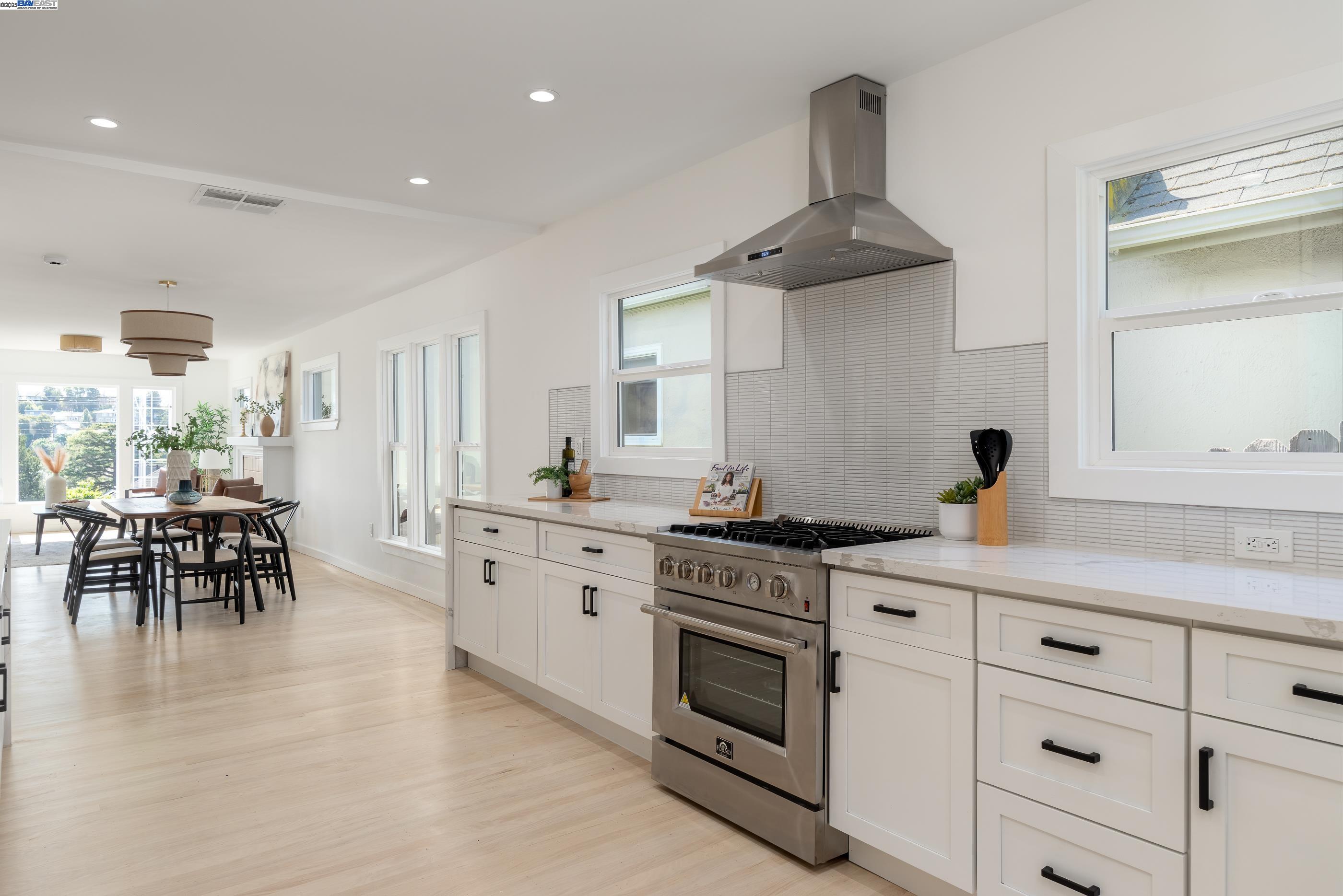 Detail Gallery Image 1 of 1 For 511 Kenmore, Oakland,  CA 94610-2023 - 3 Beds | 2 Baths