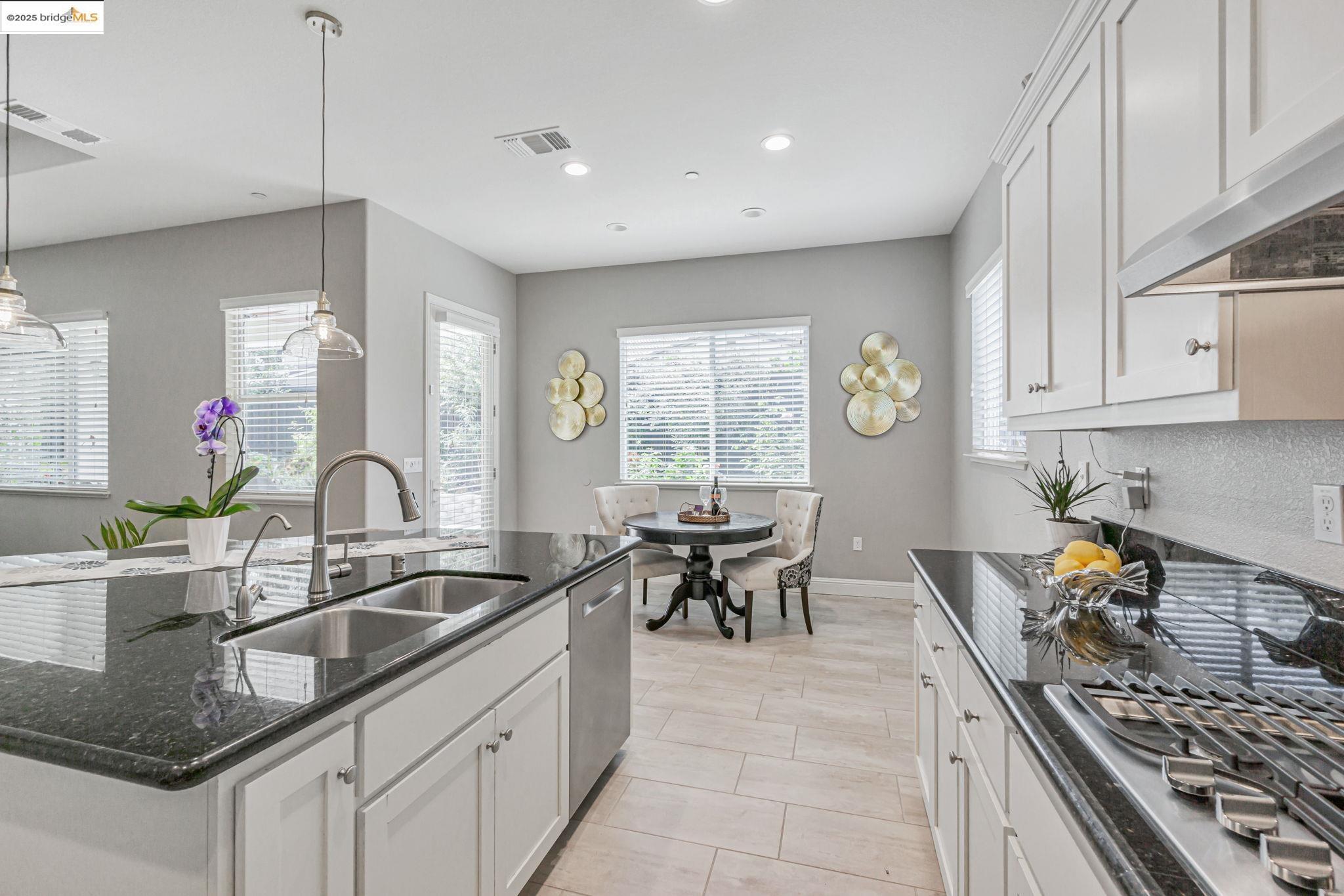 Detail Gallery Image 13 of 60 For 141 French Dr, Brentwood,  CA 94513 - 4 Beds | 3 Baths