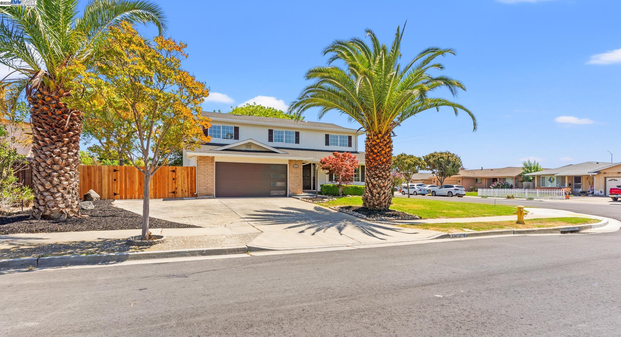 Detail Gallery Image 2 of 34 For 37807 Lobelia Dr, Newark,  CA 94560 - 4 Beds | 2/1 Baths