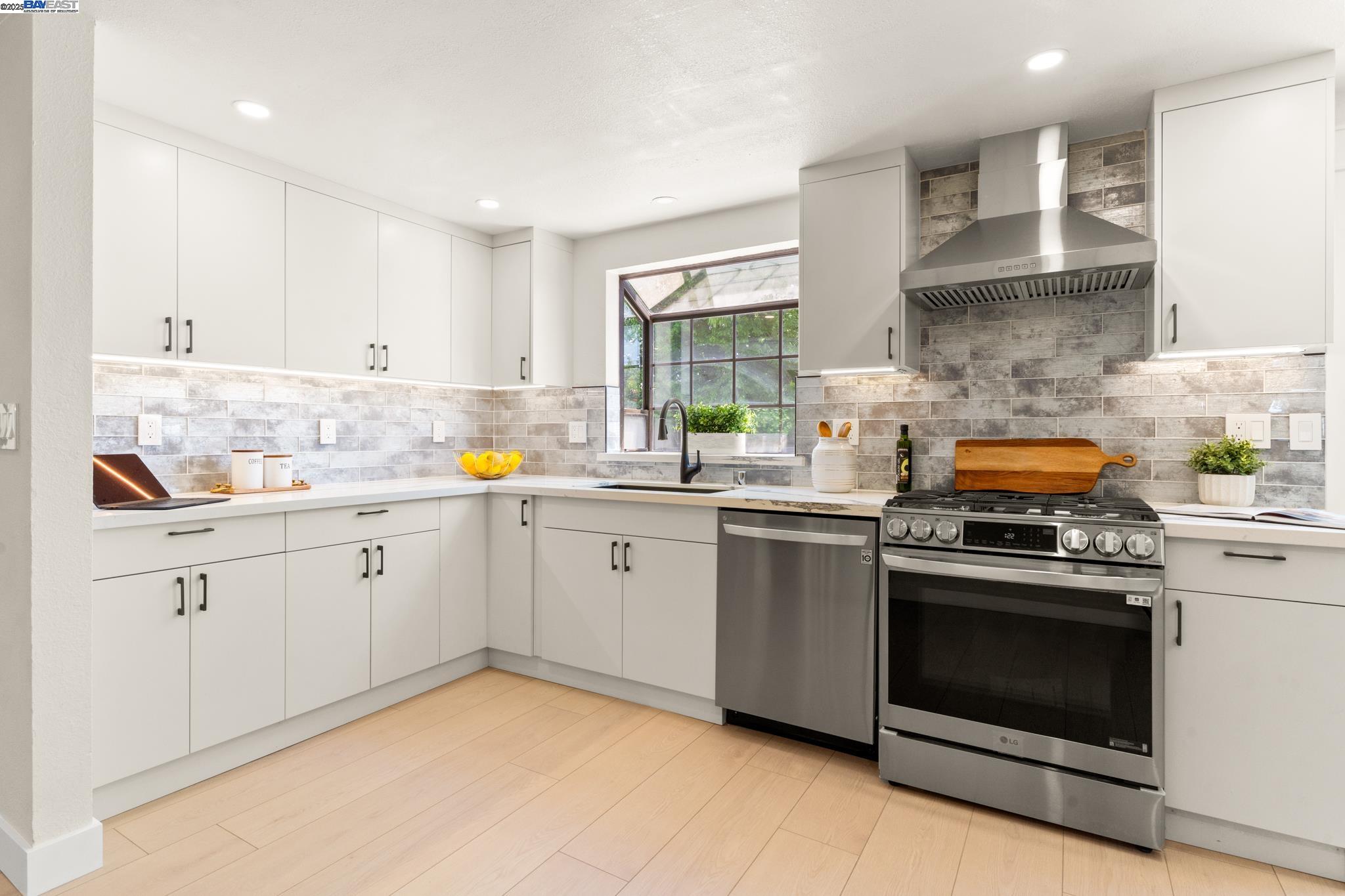 Detail Gallery Image 12 of 34 For 37807 Lobelia Dr, Newark,  CA 94560 - 4 Beds | 2/1 Baths