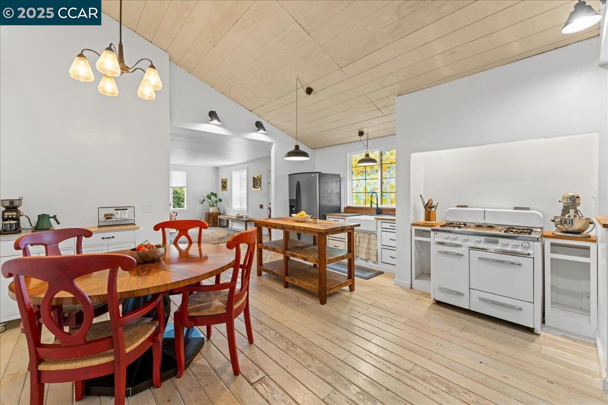 Detail Gallery Image 1 of 1 For 100 Howard, Vallejo,  CA 94589-2912 - 3 Beds | 2 Baths