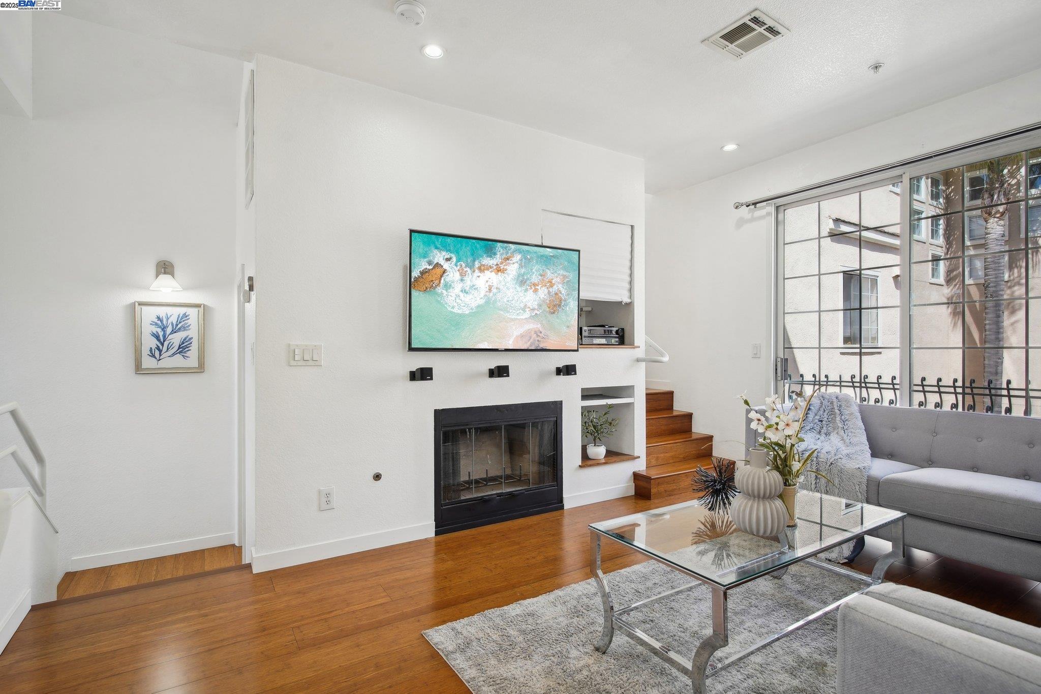 Detail Gallery Image 6 of 40 For 385 Montecito Way, Milpitas,  CA 95035 - 2 Beds | 2/1 Baths