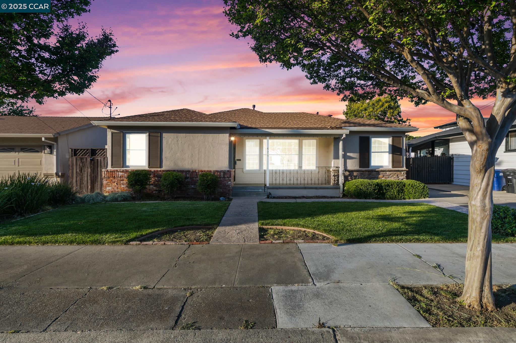 Detail Gallery Image 1 of 1 For 429 Hawthorne St, Pittsburg,  CA 94565 - 3 Beds | 2 Baths