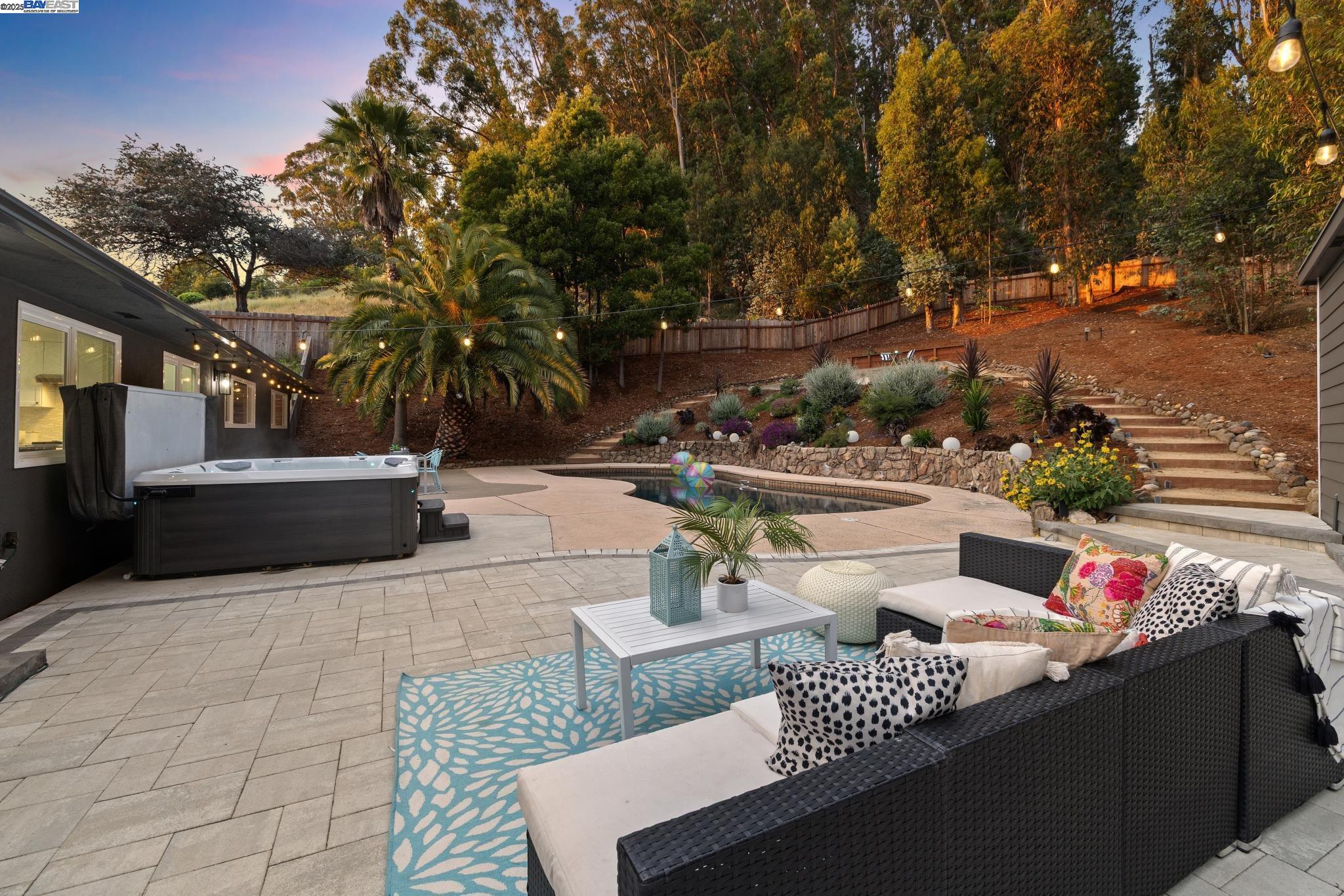 Detail Gallery Image 2 of 57 For 441 Fox Hills Court, Oakland,  CA 94605 - 3 Beds | 3 Baths