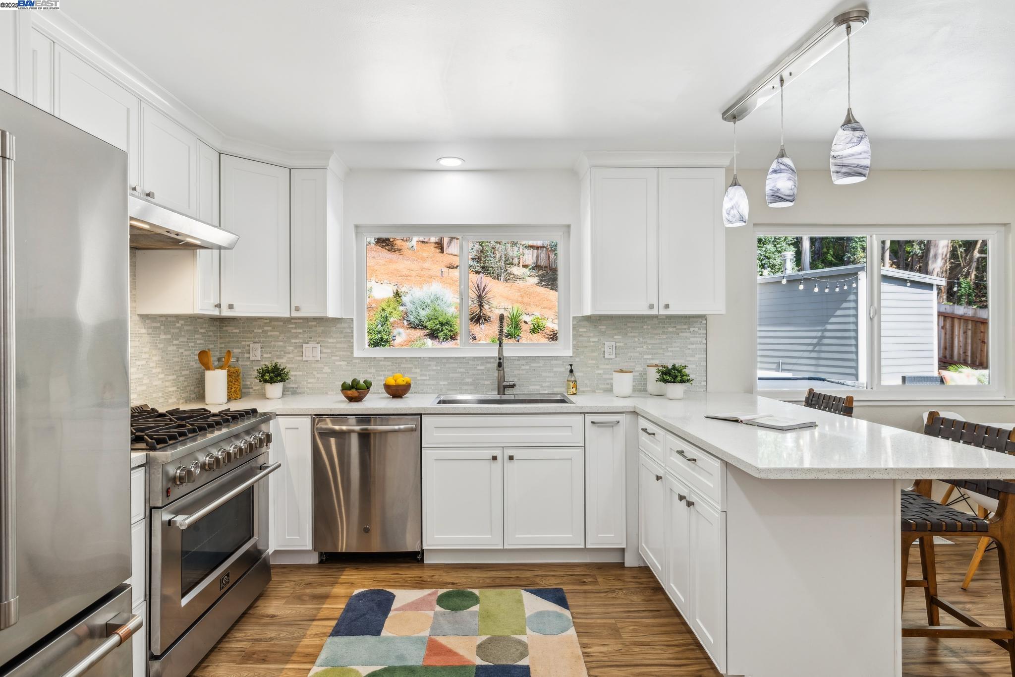 Detail Gallery Image 14 of 57 For 441 Fox Hills Court, Oakland,  CA 94605 - 3 Beds | 3 Baths