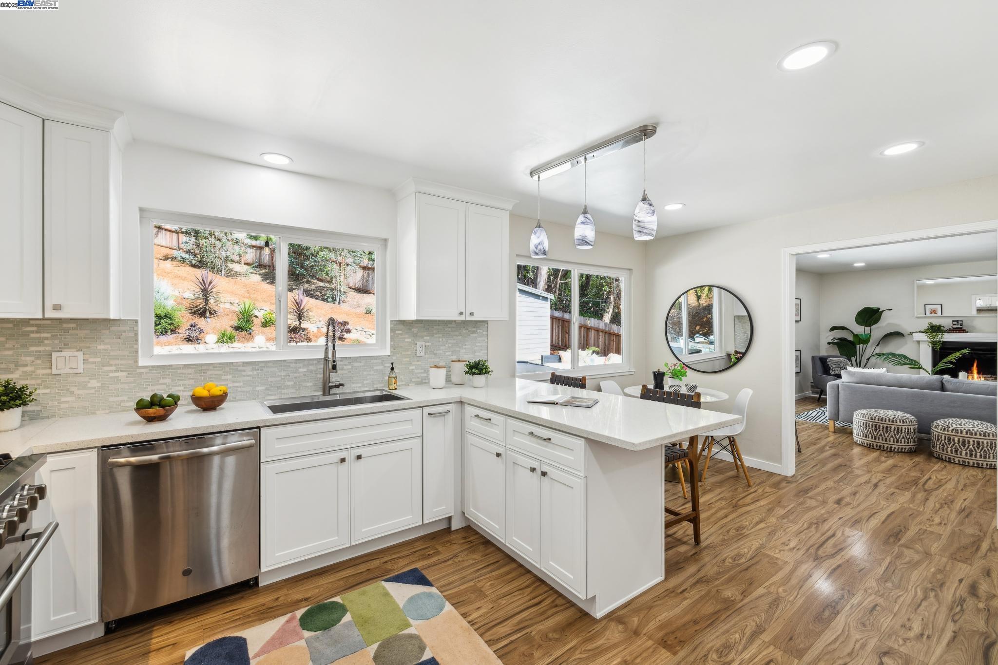 Detail Gallery Image 16 of 57 For 441 Fox Hills Court, Oakland,  CA 94605 - 3 Beds | 3 Baths