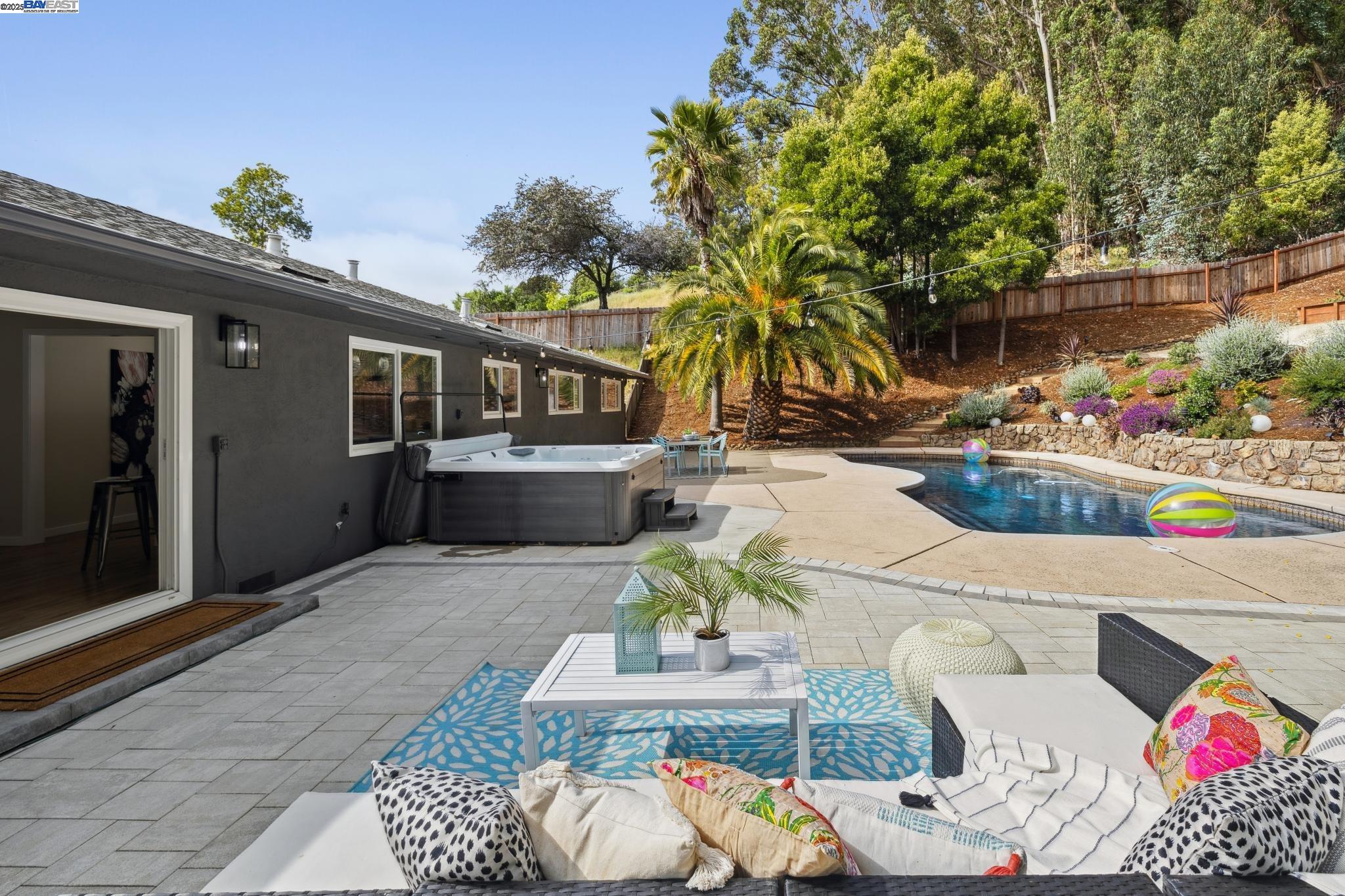 Detail Gallery Image 23 of 57 For 441 Fox Hills Court, Oakland,  CA 94605 - 3 Beds | 3 Baths