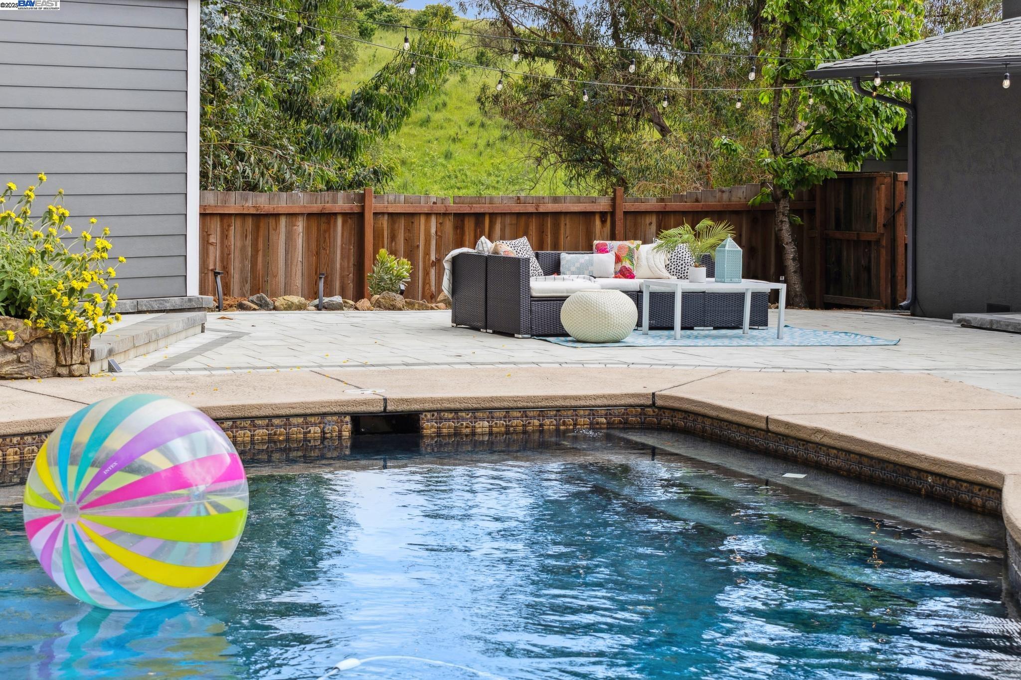 Detail Gallery Image 24 of 57 For 441 Fox Hills Court, Oakland,  CA 94605 - 3 Beds | 3 Baths