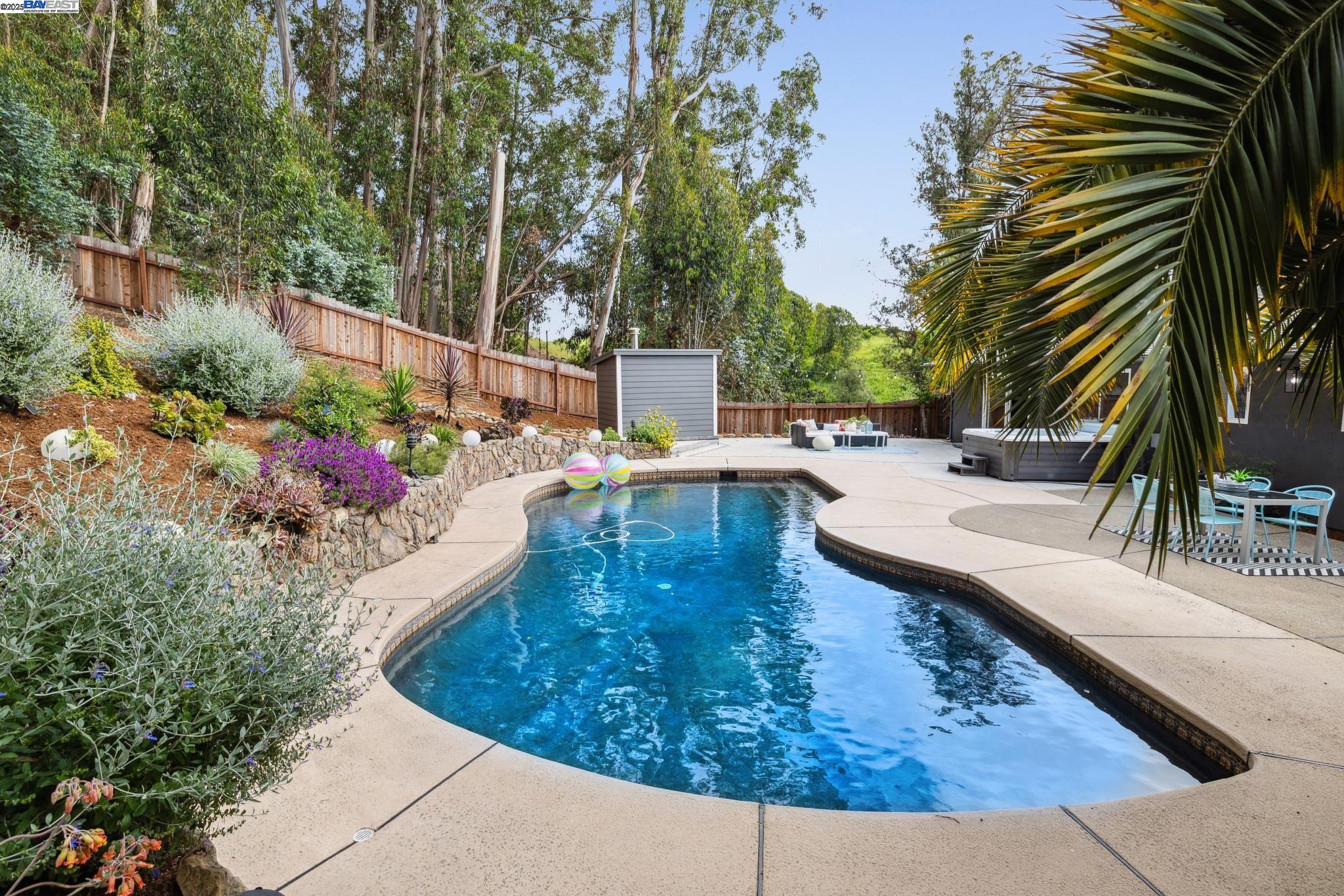 Detail Gallery Image 25 of 57 For 441 Fox Hills Court, Oakland,  CA 94605 - 3 Beds | 3 Baths