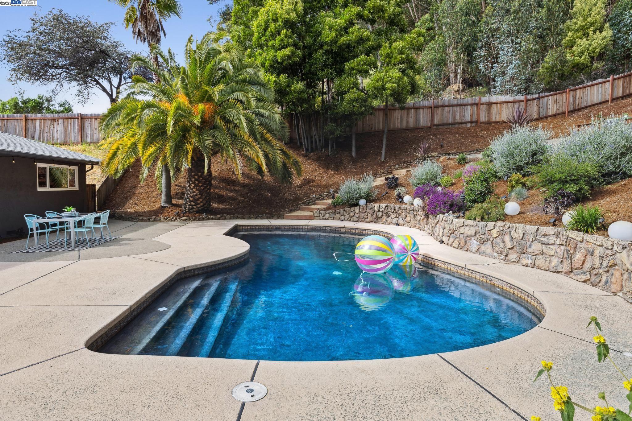 Detail Gallery Image 27 of 57 For 441 Fox Hills Court, Oakland,  CA 94605 - 3 Beds | 3 Baths