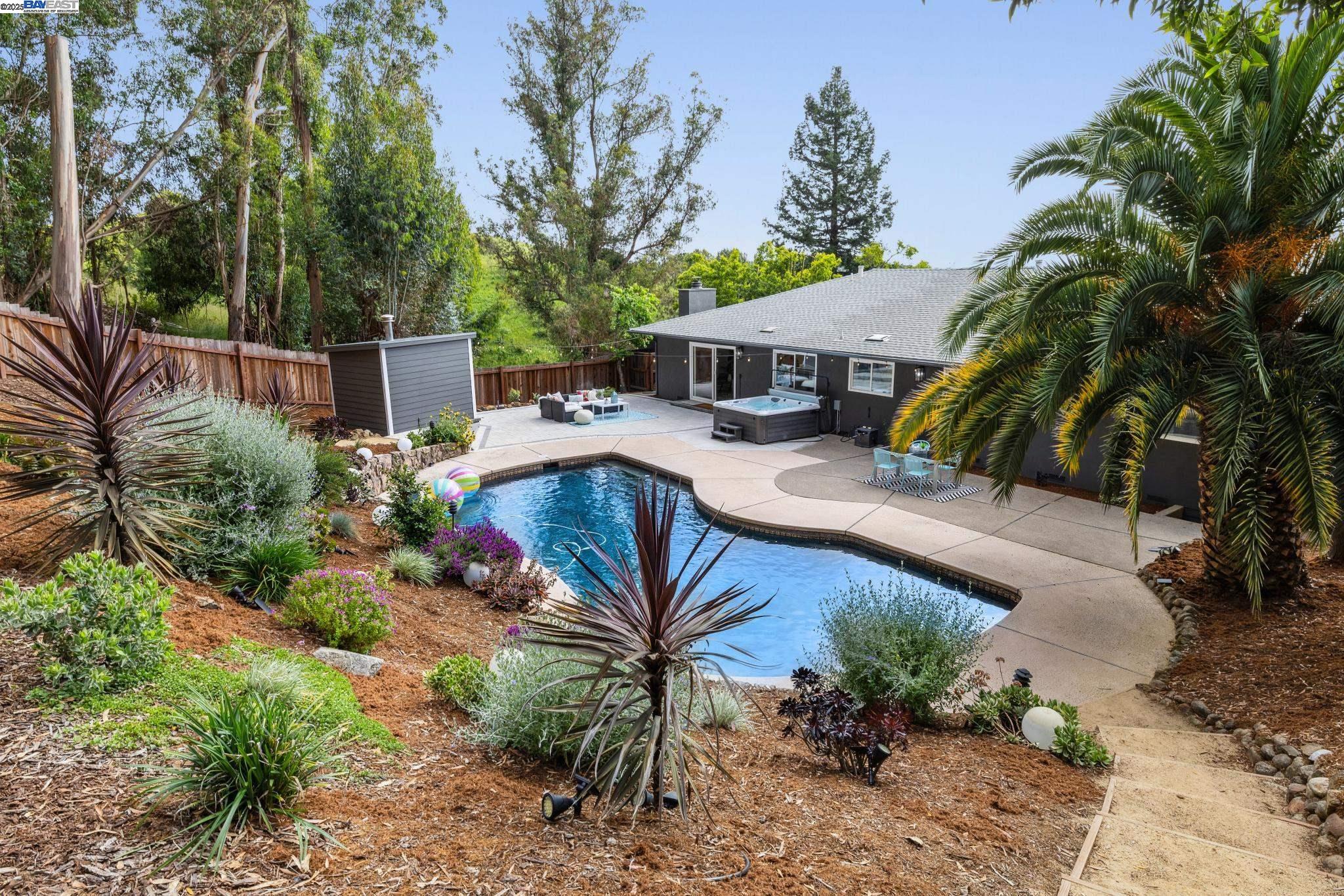Detail Gallery Image 28 of 57 For 441 Fox Hills Court, Oakland,  CA 94605 - 3 Beds | 3 Baths