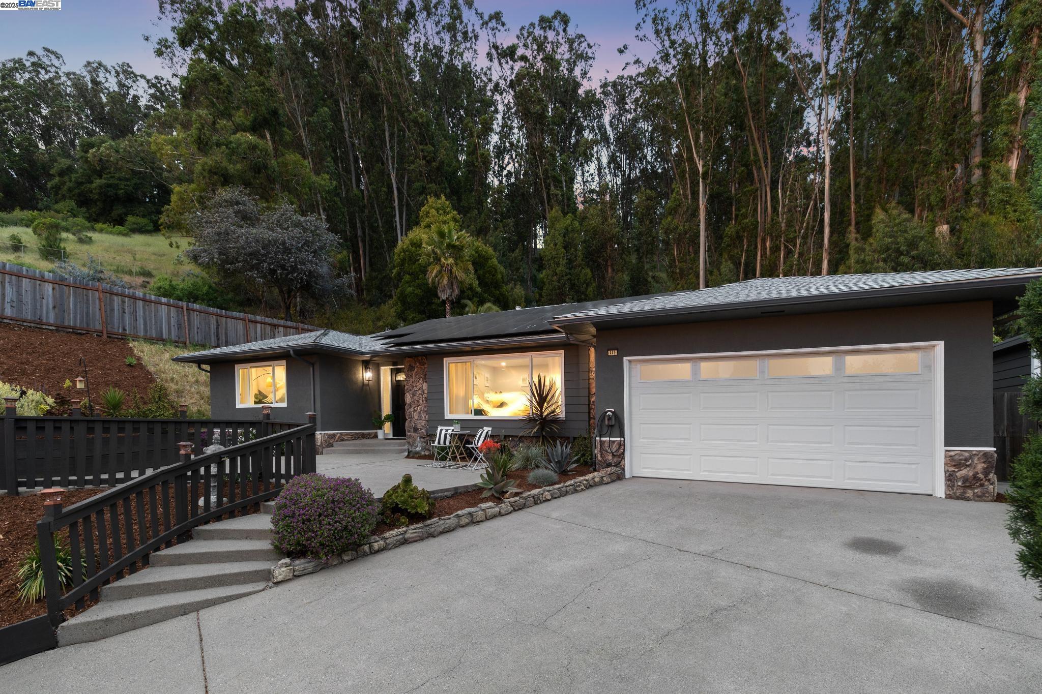 Detail Gallery Image 6 of 57 For 441 Fox Hills Court, Oakland,  CA 94605 - 3 Beds | 3 Baths