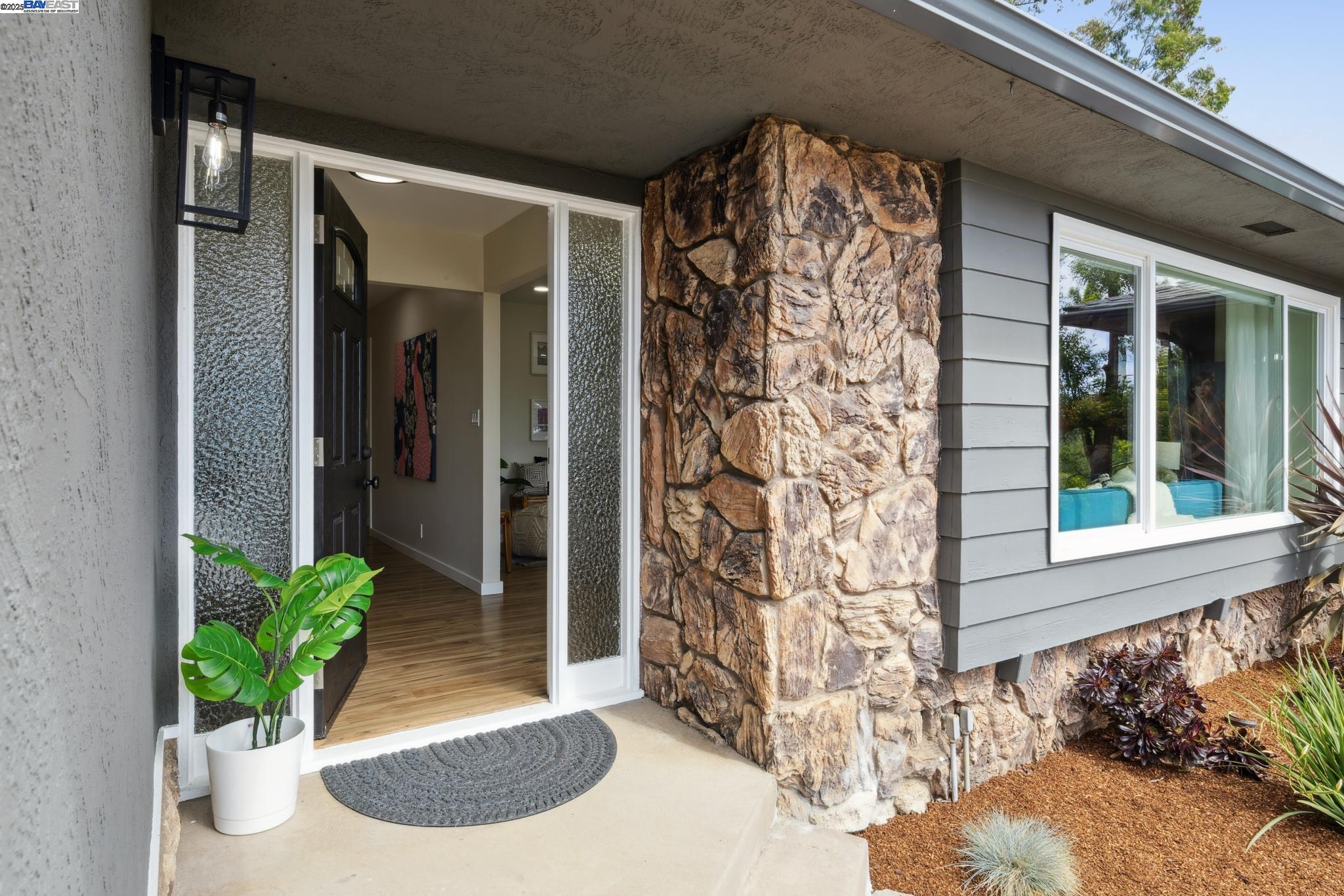 Detail Gallery Image 7 of 57 For 441 Fox Hills Court, Oakland,  CA 94605 - 3 Beds | 3 Baths