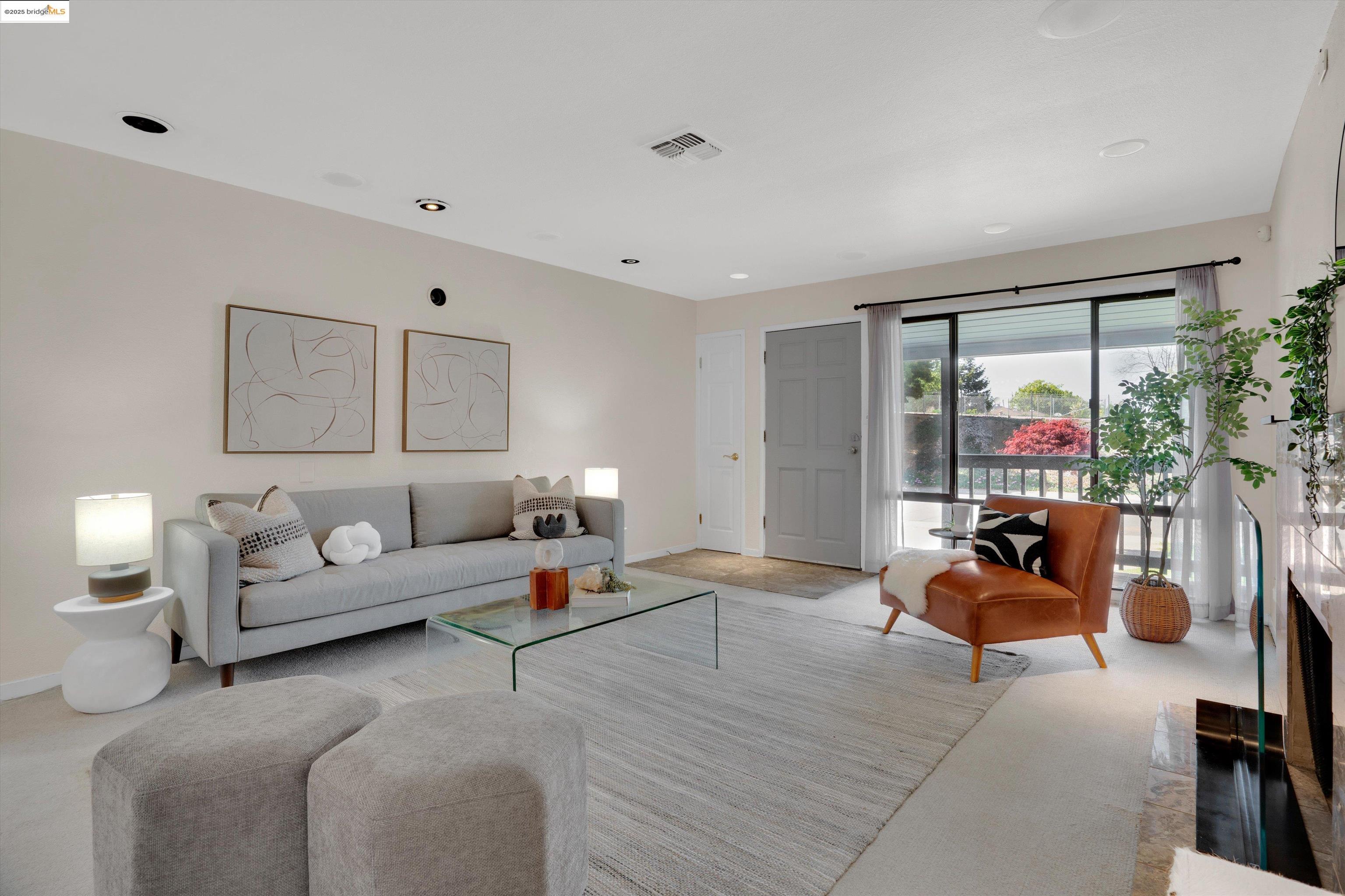 Detail Gallery Image 4 of 27 For 278 via Mirlo, San Lorenzo,  CA 94580 - 4 Beds | 2 Baths