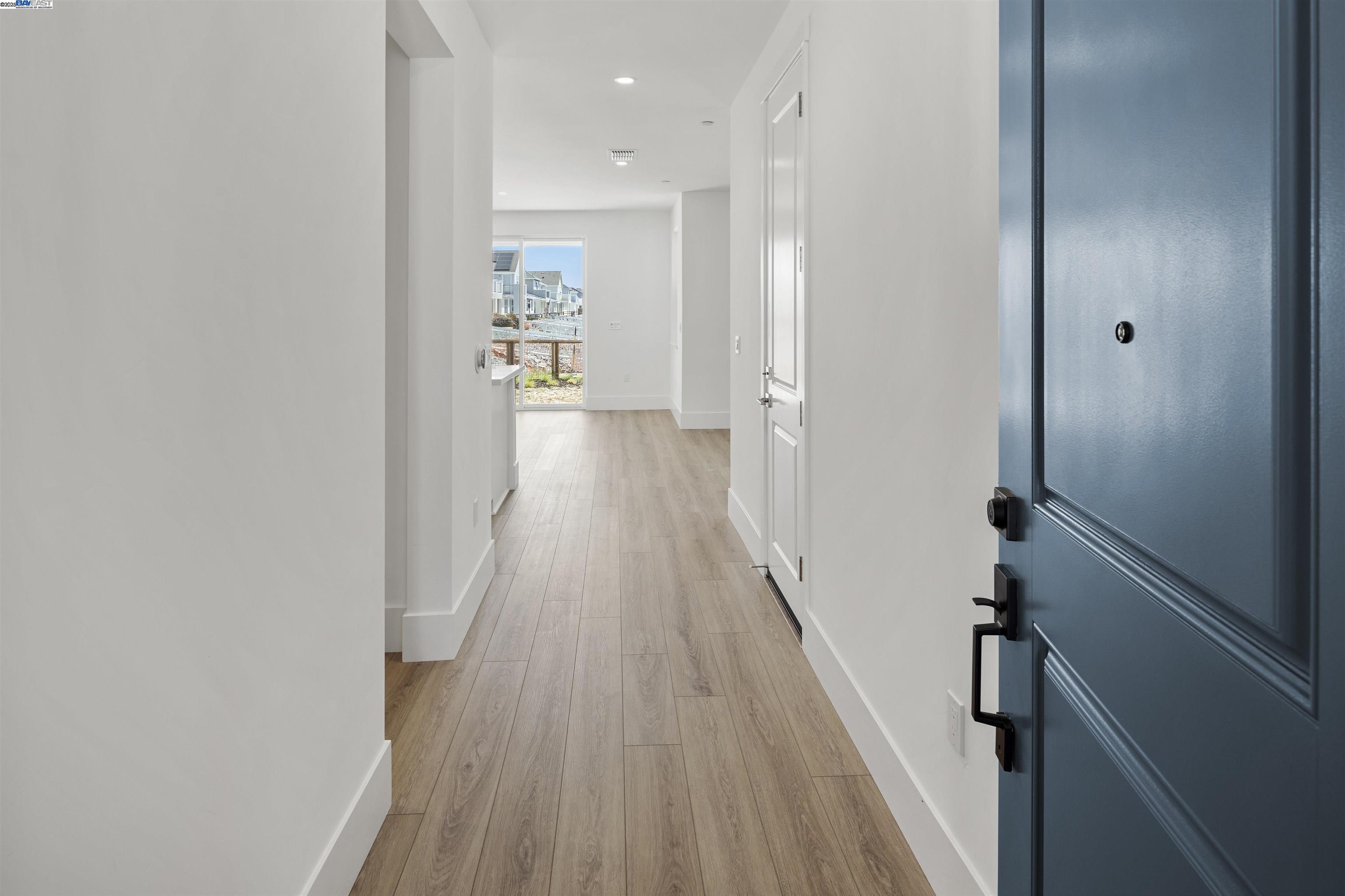 Detail Gallery Image 2 of 23 For 101 Sea Gate Place, Bethel Island,  CA 94511 - 3 Beds | 3 Baths