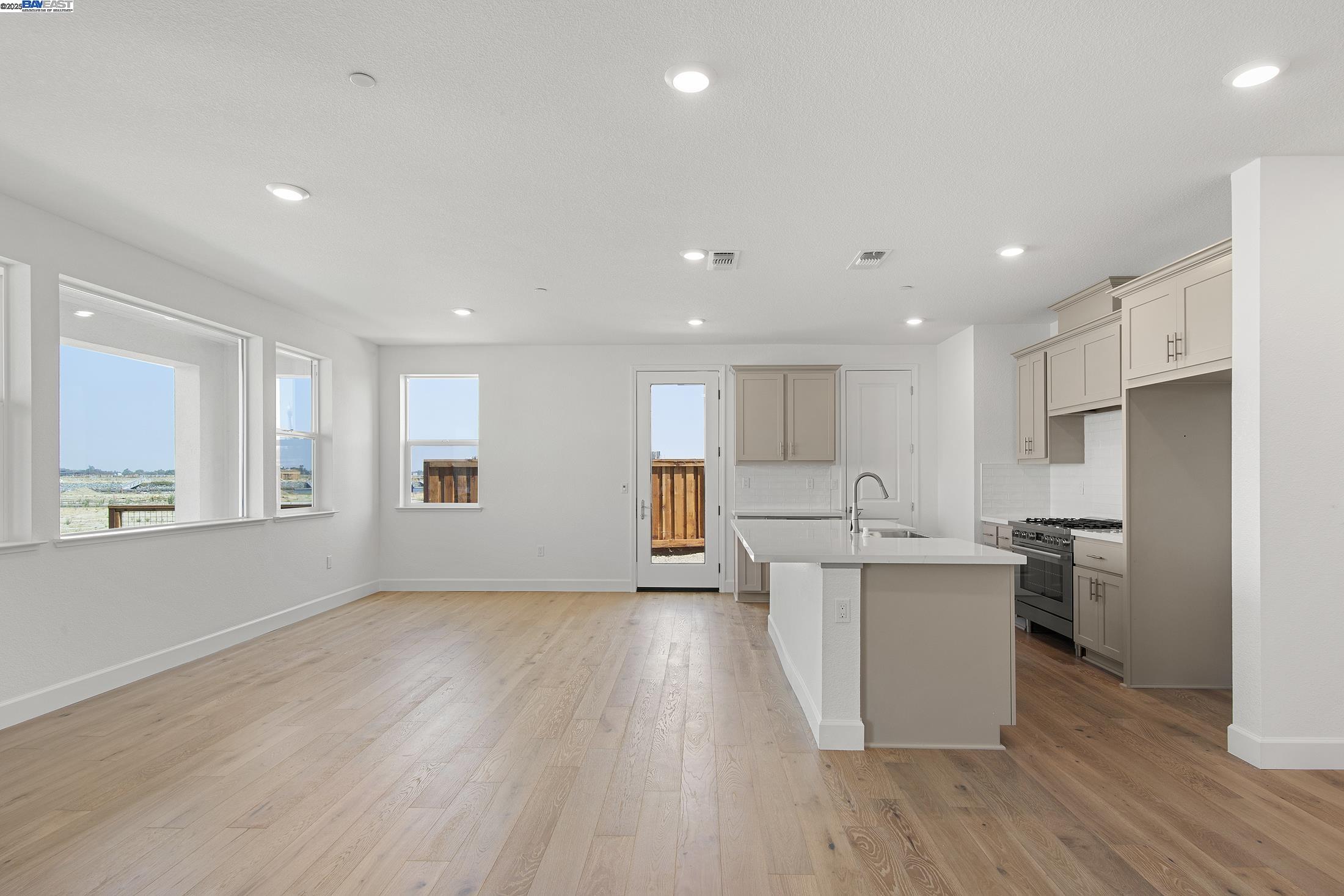 Detail Gallery Image 5 of 17 For 101 Sea Gate Place, Bethel Island,  CA 94511 - 3 Beds | 3 Baths