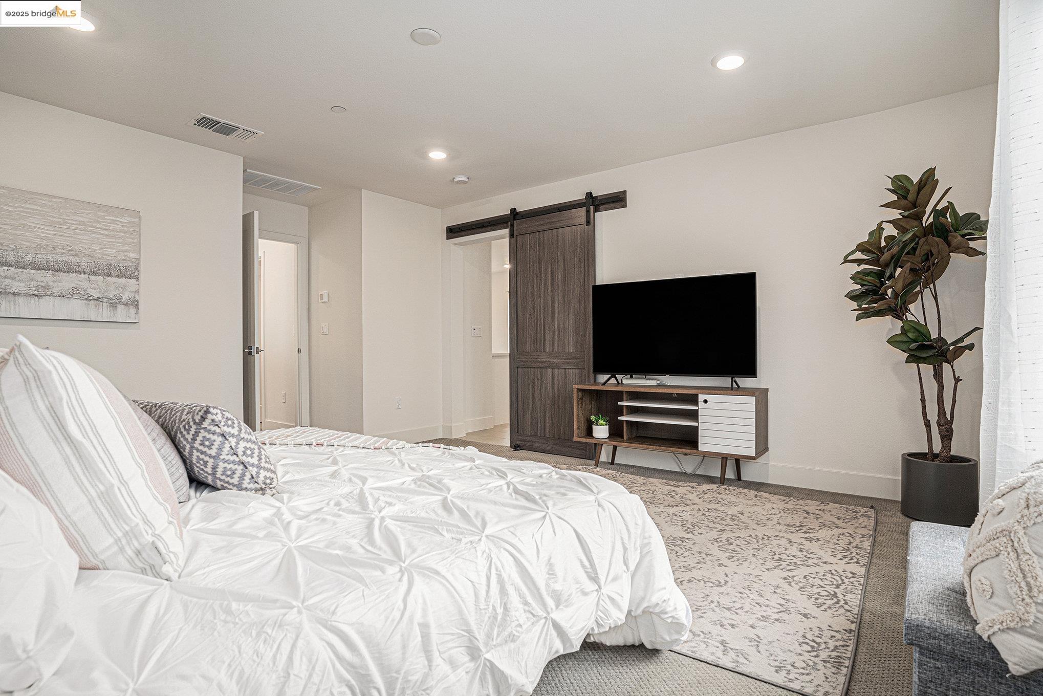 Detail Gallery Image 15 of 44 For 9190 Surf Way, Newark,  CA 94560 - 5 Beds | 4/1 Baths