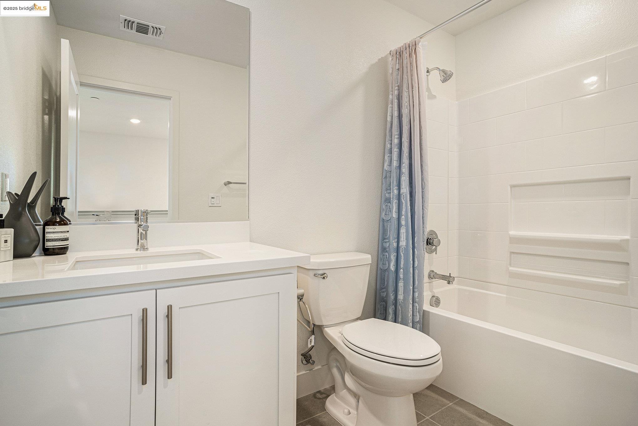 Detail Gallery Image 20 of 44 For 9190 Surf Way, Newark,  CA 94560 - 5 Beds | 4/1 Baths