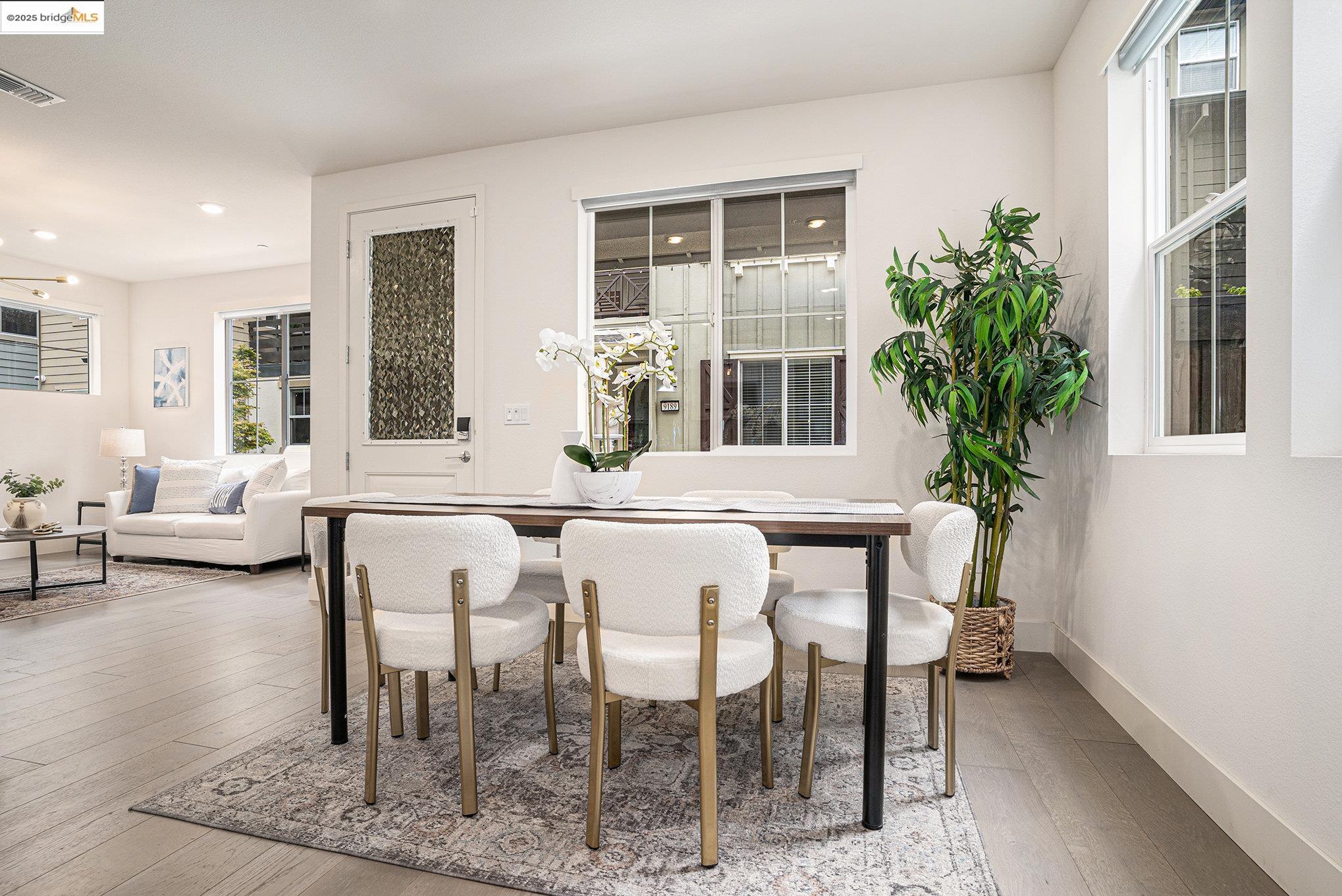 Detail Gallery Image 8 of 44 For 9190 Surf Way, Newark,  CA 94560 - 5 Beds | 4/1 Baths