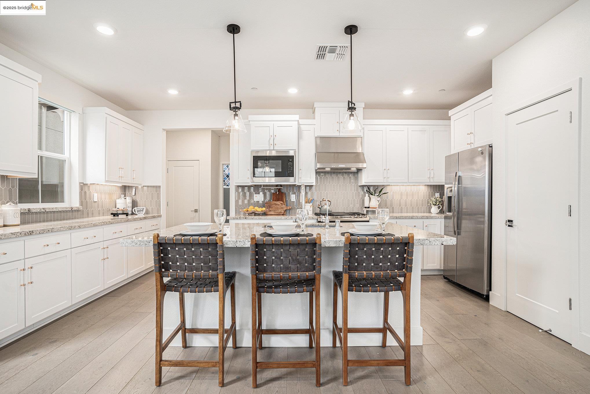 Detail Gallery Image 10 of 44 For 9190 Surf Way, Newark,  CA 94560 - 5 Beds | 4/1 Baths