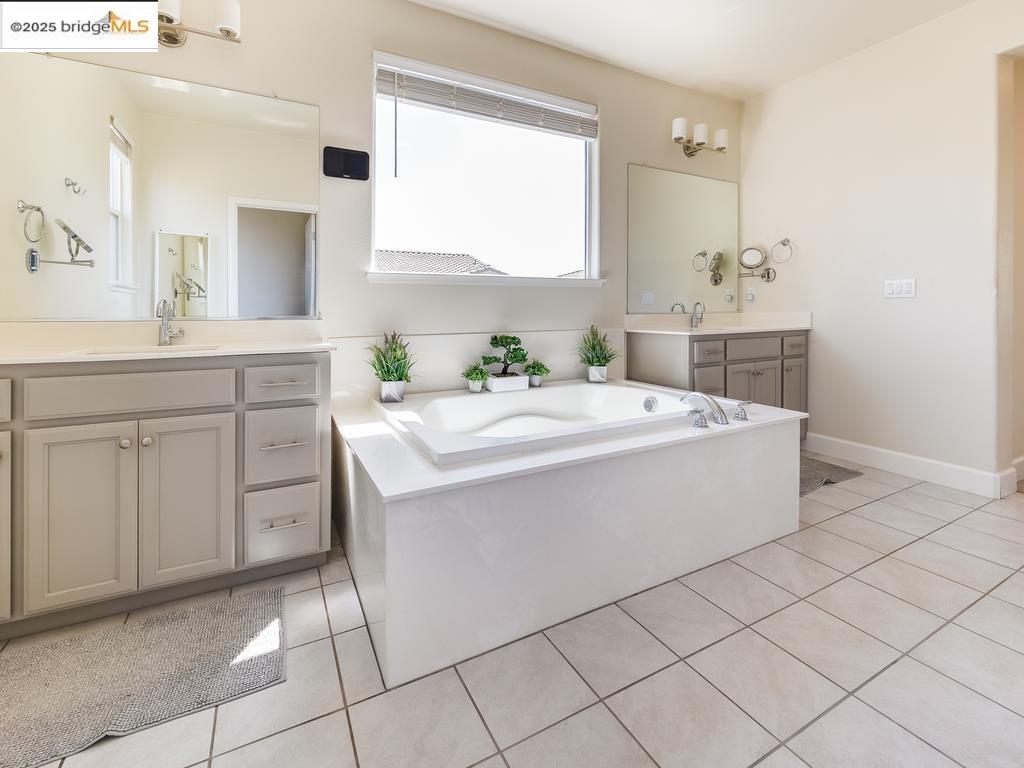 Detail Gallery Image 21 of 34 For 270 Guthrie Lane, Brentwood,  CA 94513 - 4 Beds | 3 Baths