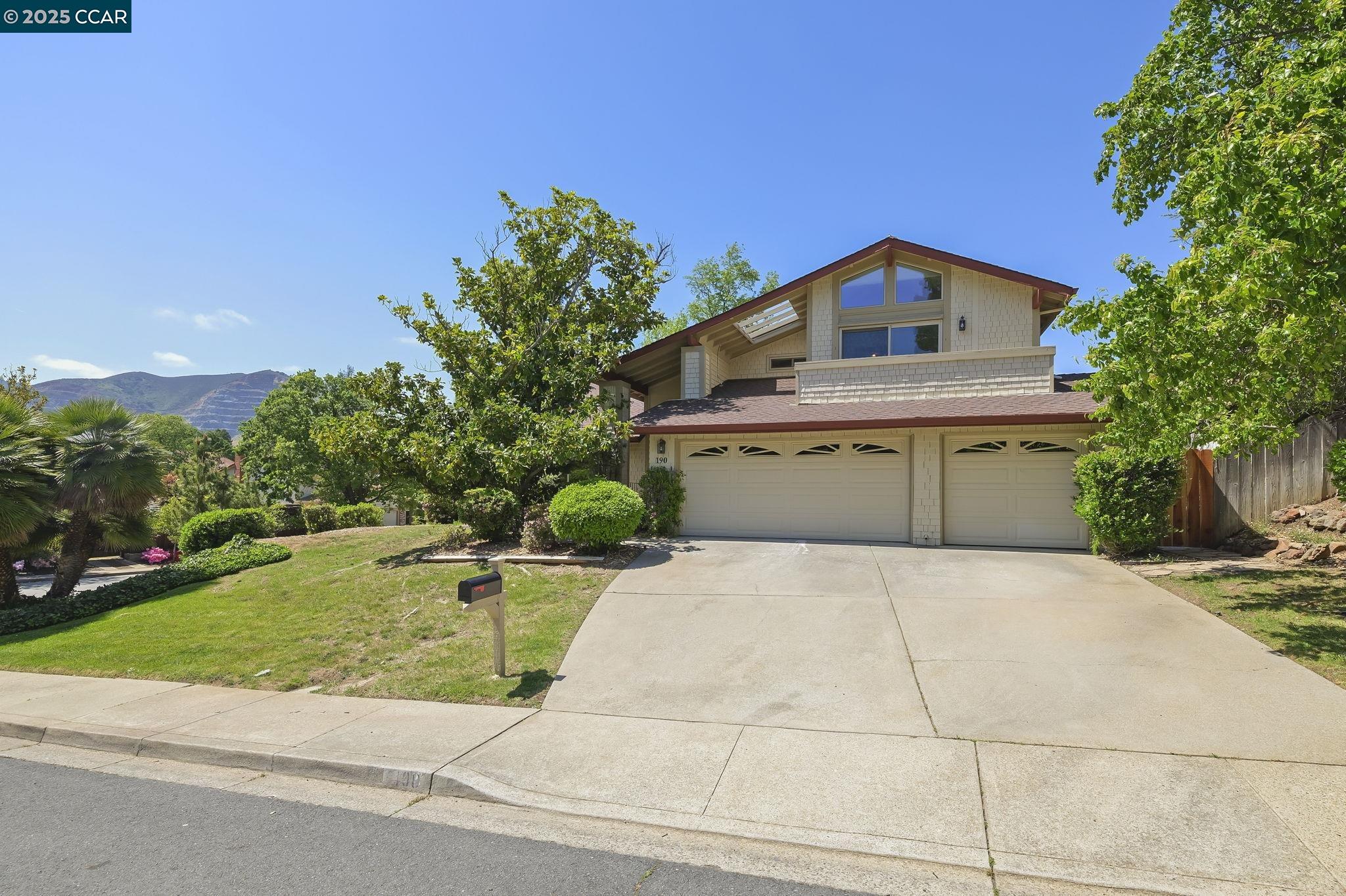 Detail Gallery Image 2 of 33 For 190 Mt Wilson Way, Clayton,  CA 94517 - 5 Beds | 3 Baths