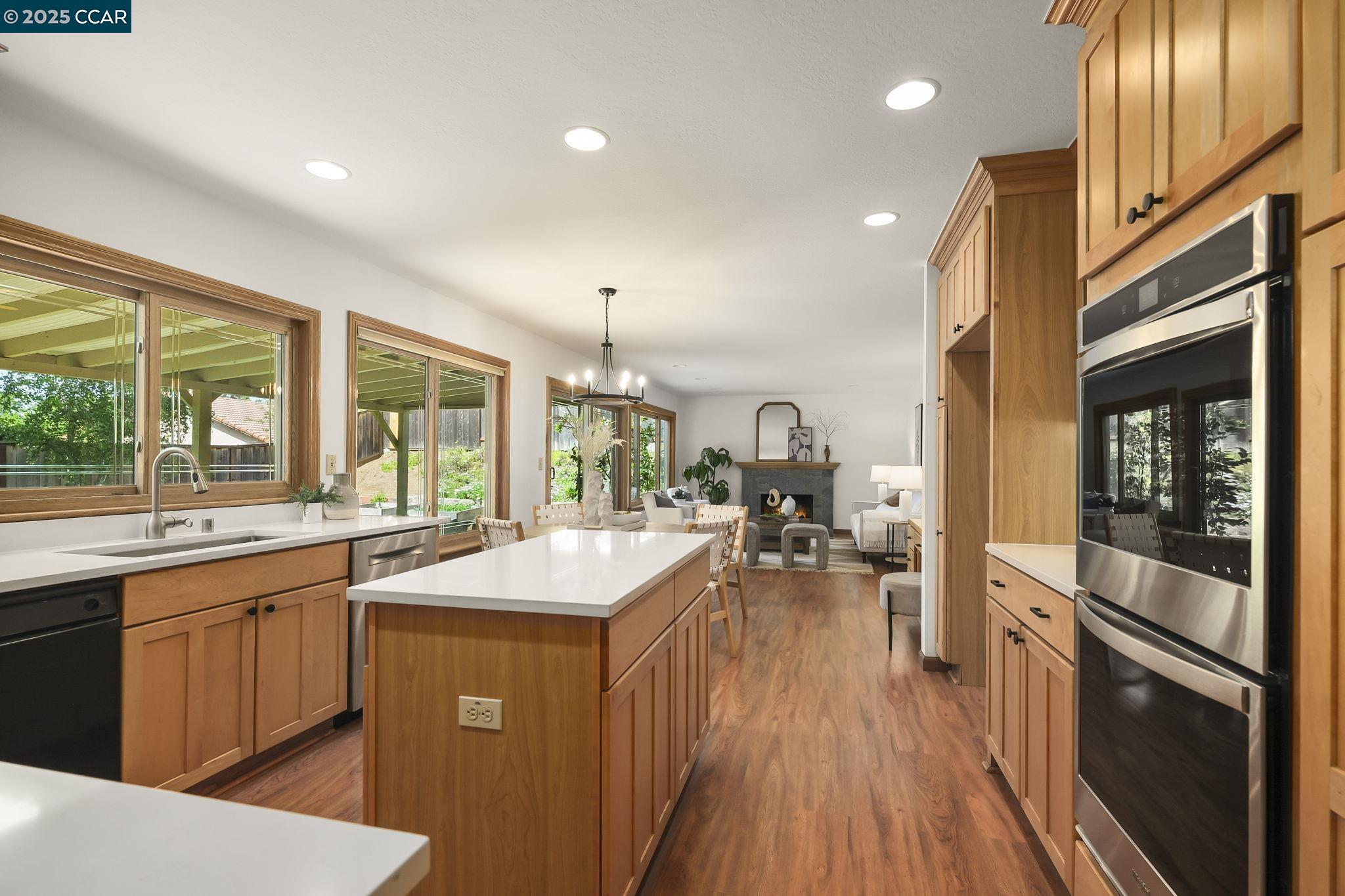 Detail Gallery Image 8 of 33 For 190 Mt Wilson Way, Clayton,  CA 94517 - 5 Beds | 3 Baths