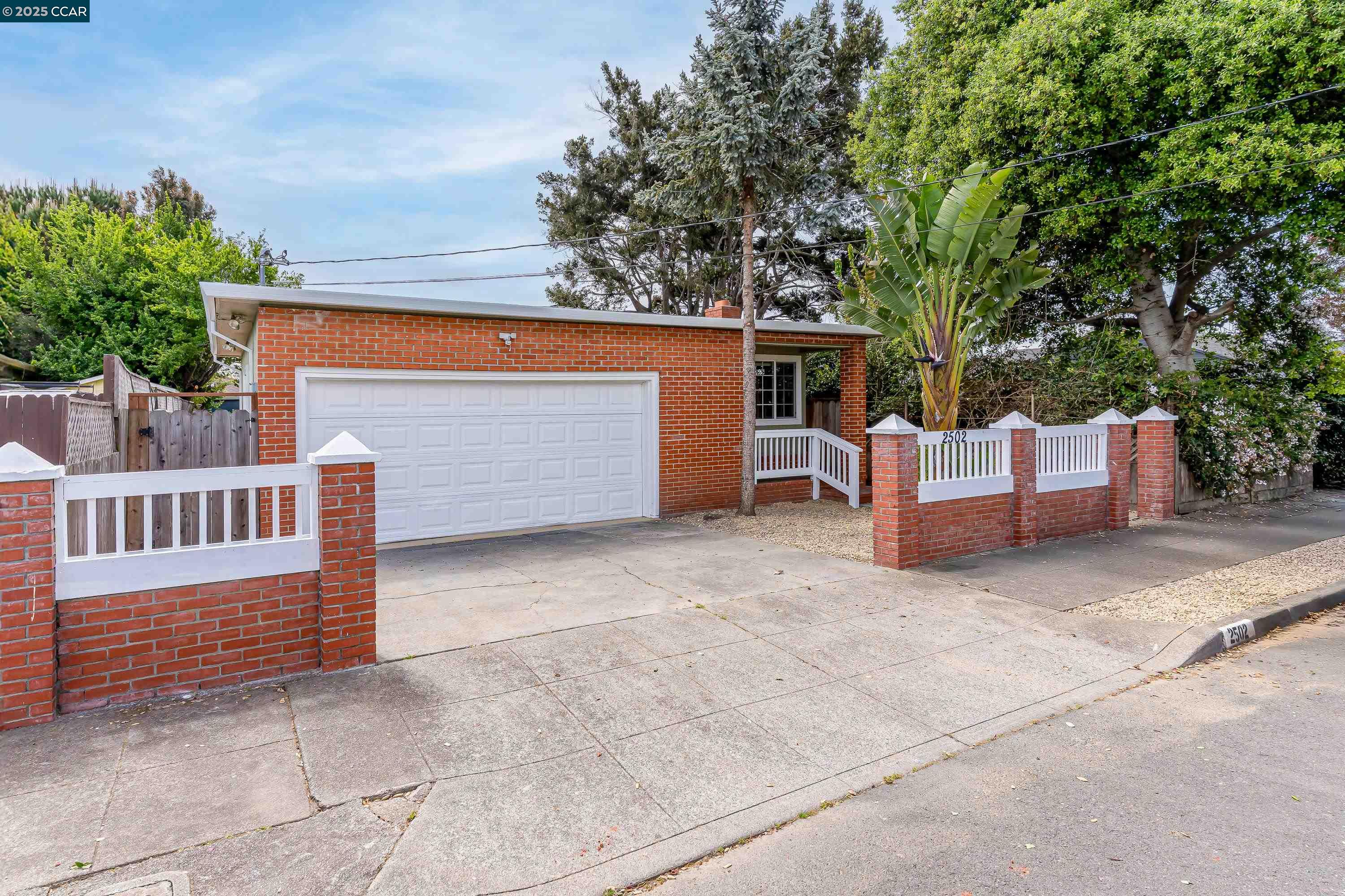 Detail Gallery Image 2 of 53 For 2502 Esmond Ave, Richmond,  CA 94804 - 3 Beds | 2 Baths