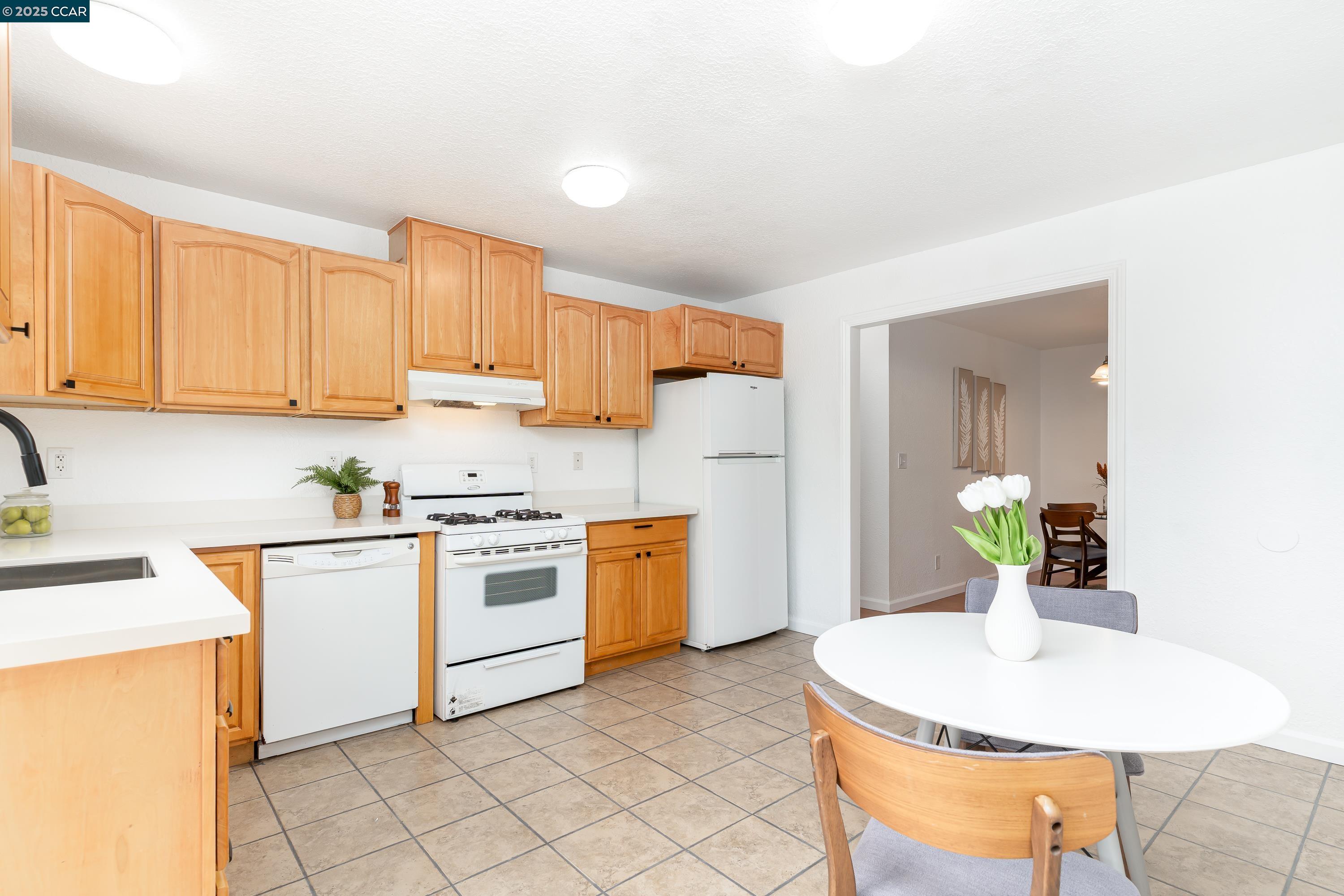 Detail Gallery Image 16 of 53 For 2502 Esmond Ave, Richmond,  CA 94804 - 3 Beds | 2 Baths