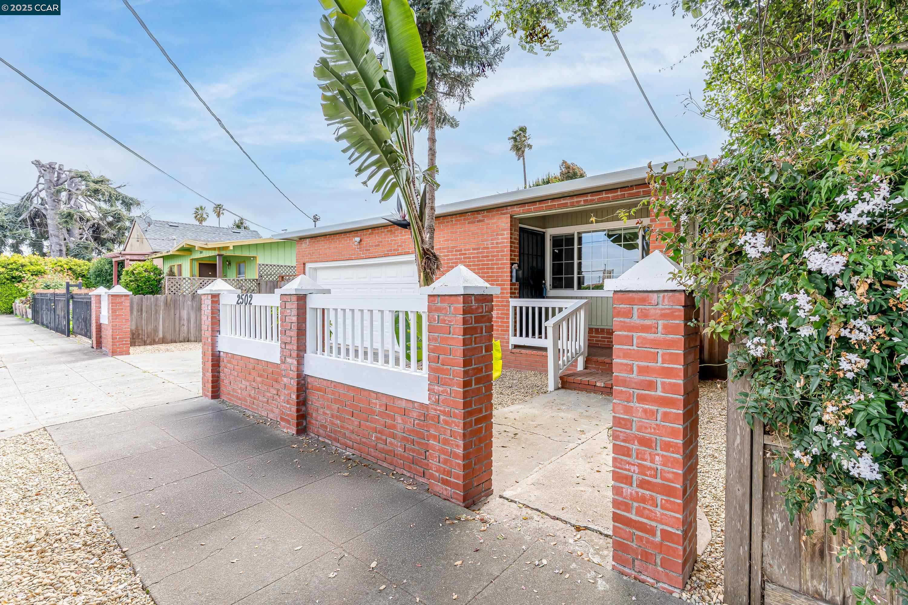 Detail Gallery Image 3 of 53 For 2502 Esmond Ave, Richmond,  CA 94804 - 3 Beds | 2 Baths