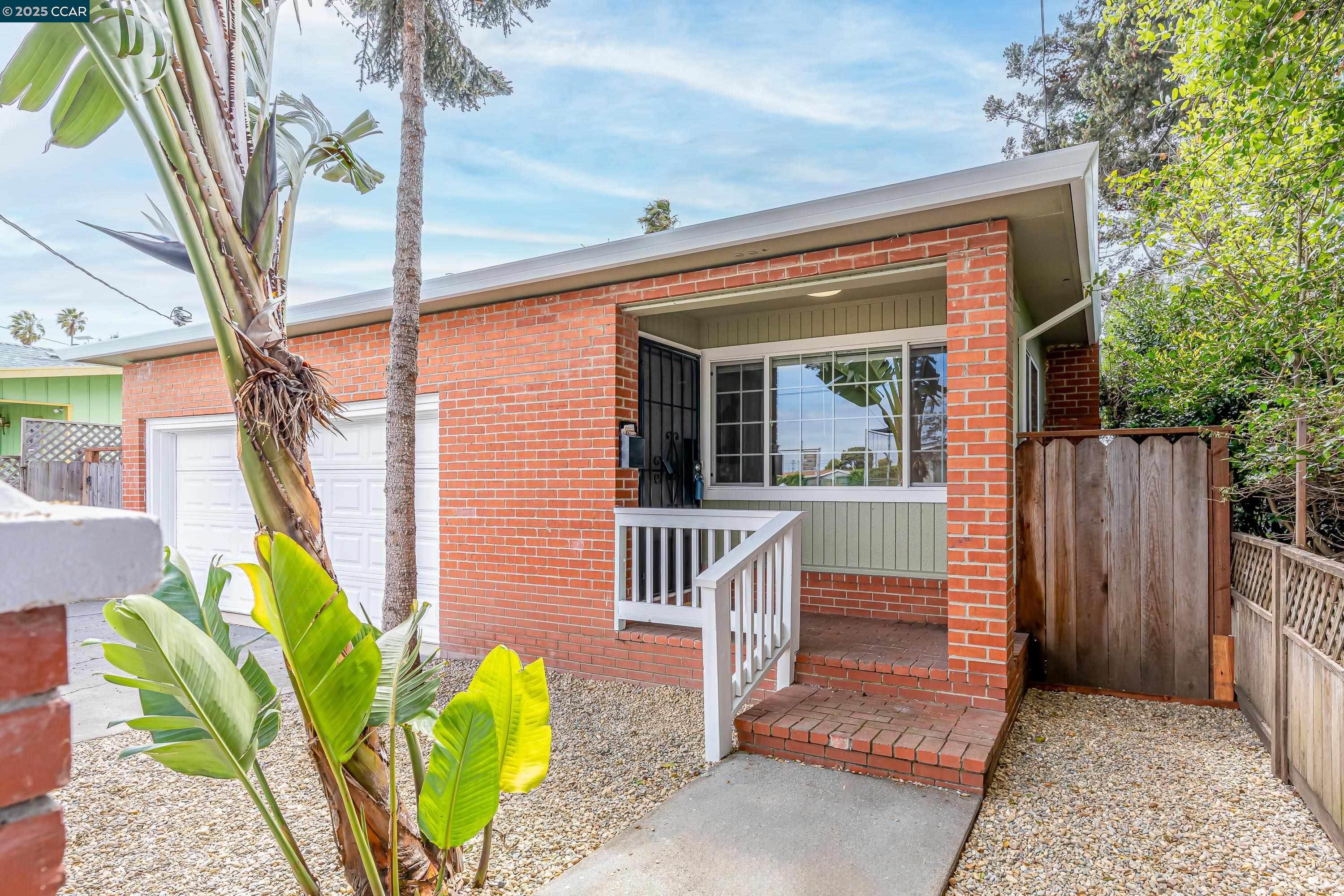 Detail Gallery Image 4 of 53 For 2502 Esmond Ave, Richmond,  CA 94804 - 3 Beds | 2 Baths