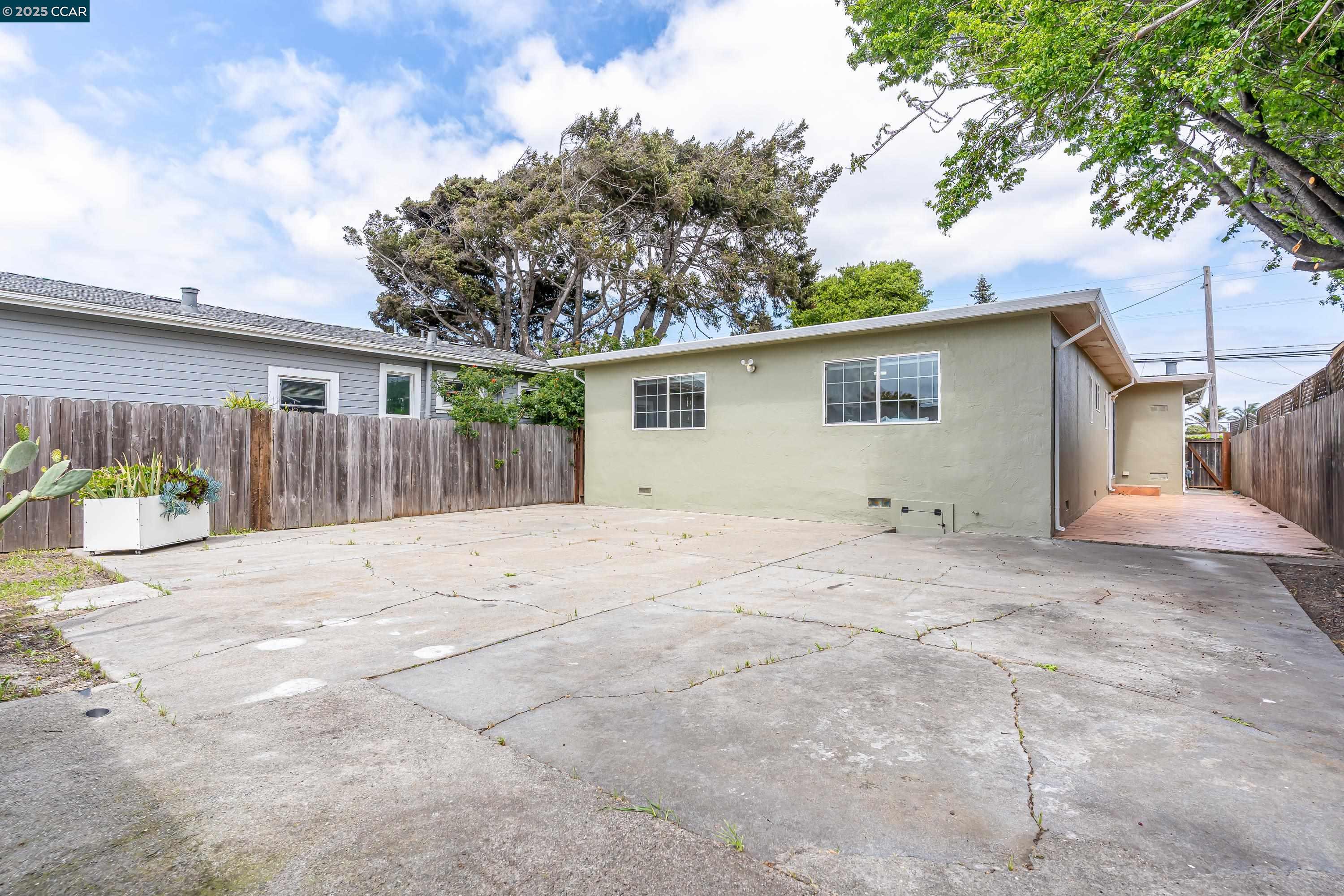 Detail Gallery Image 39 of 53 For 2502 Esmond Ave, Richmond,  CA 94804 - 3 Beds | 2 Baths