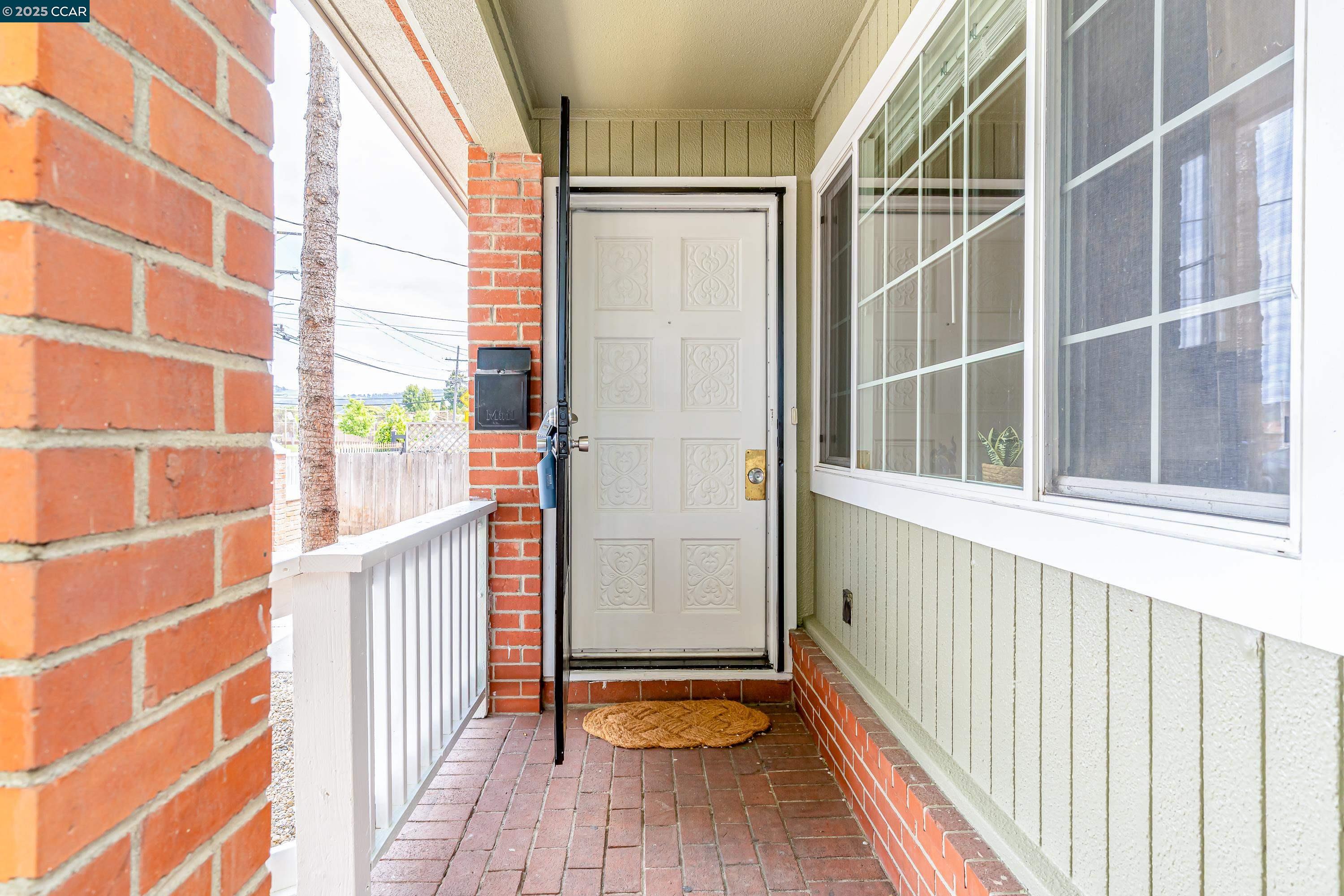 Detail Gallery Image 5 of 53 For 2502 Esmond Ave, Richmond,  CA 94804 - 3 Beds | 2 Baths