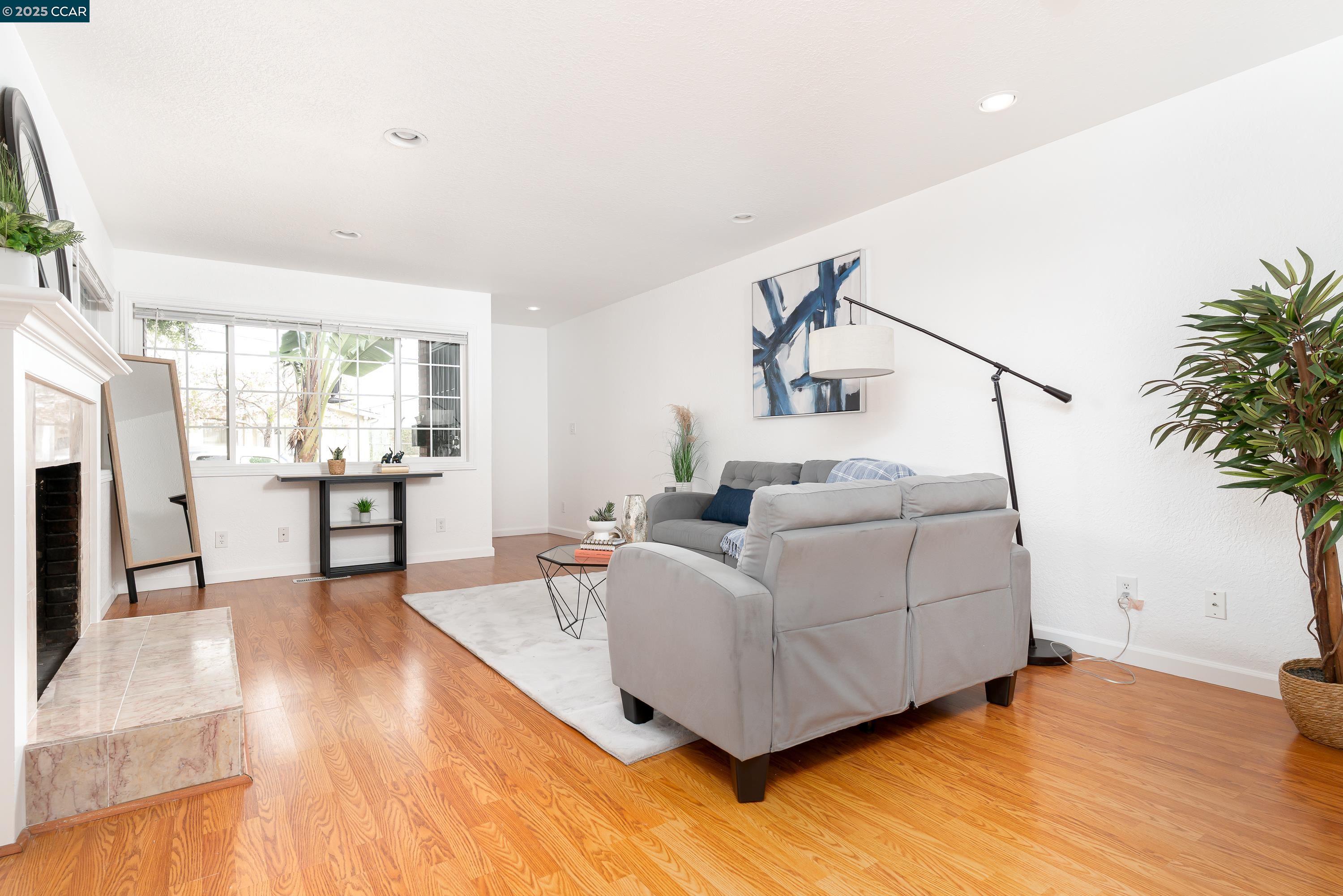Detail Gallery Image 10 of 53 For 2502 Esmond Ave, Richmond,  CA 94804 - 3 Beds | 2 Baths