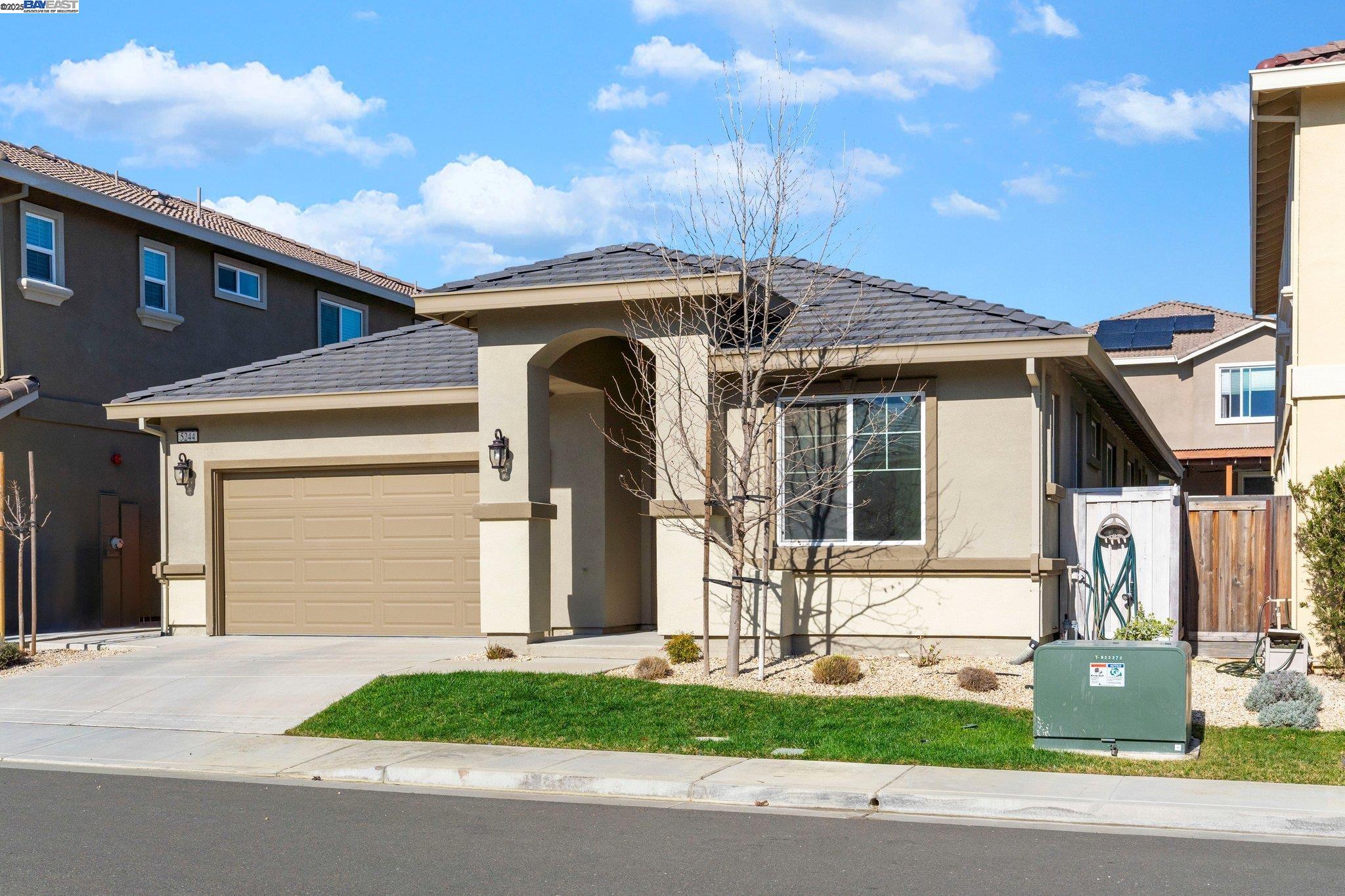 Detail Gallery Image 1 of 1 For 5244 Comfrey St, Fairfield,  CA 94534 - 4 Beds | 3 Baths
