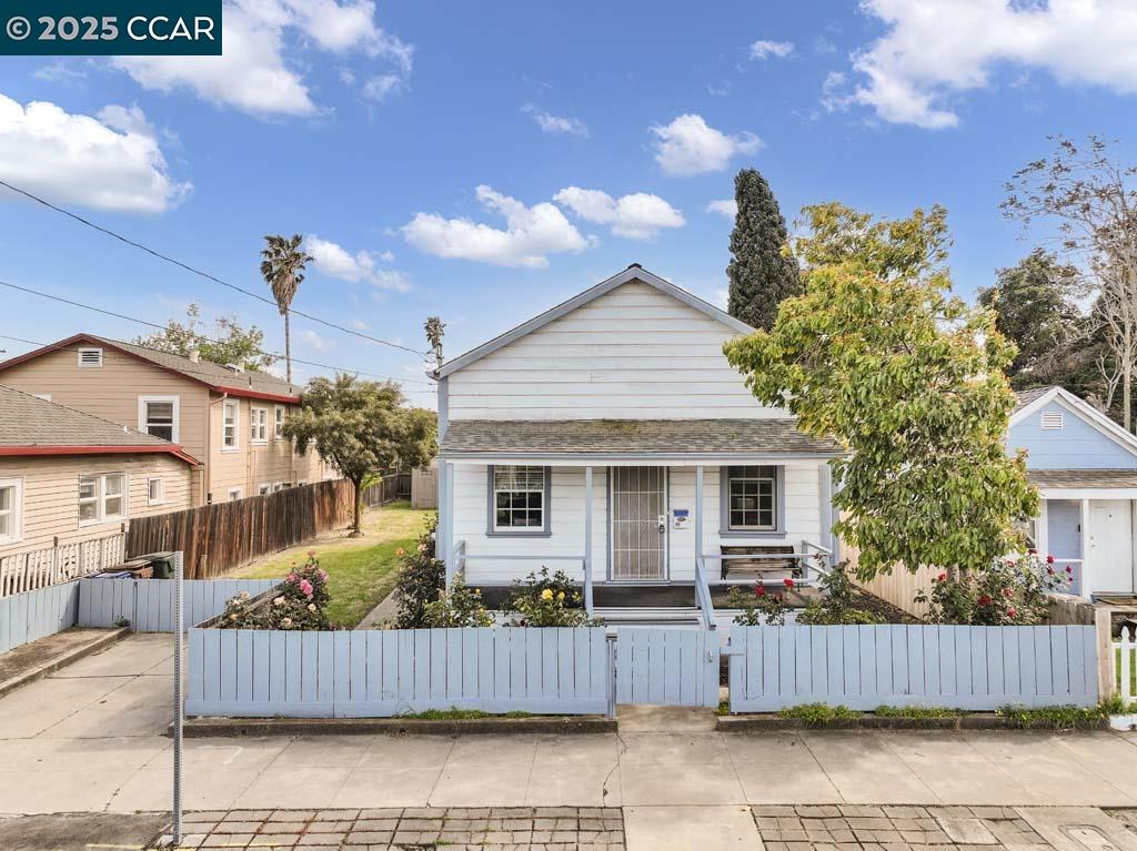Detail Gallery Image 3 of 38 For 1005 W 5th Street, Antioch,  CA 94509 - 4 Beds | 1/1 Baths