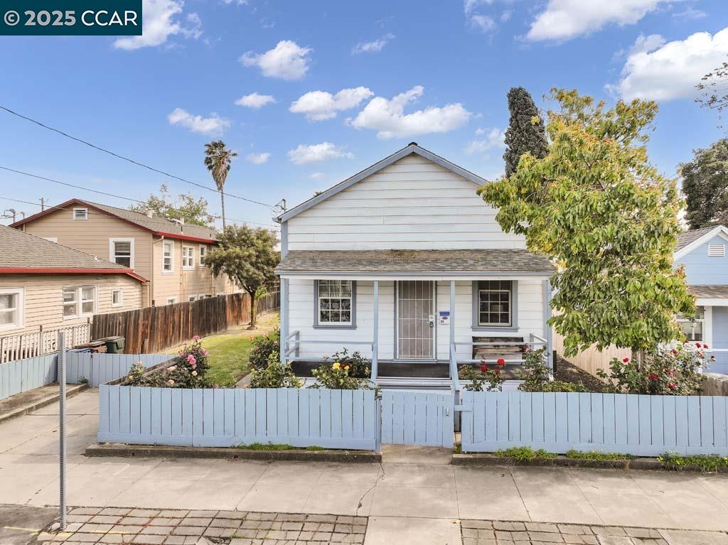 Detail Gallery Image 4 of 38 For 1005 W 5th Street, Antioch,  CA 94509 - 4 Beds | 1/1 Baths