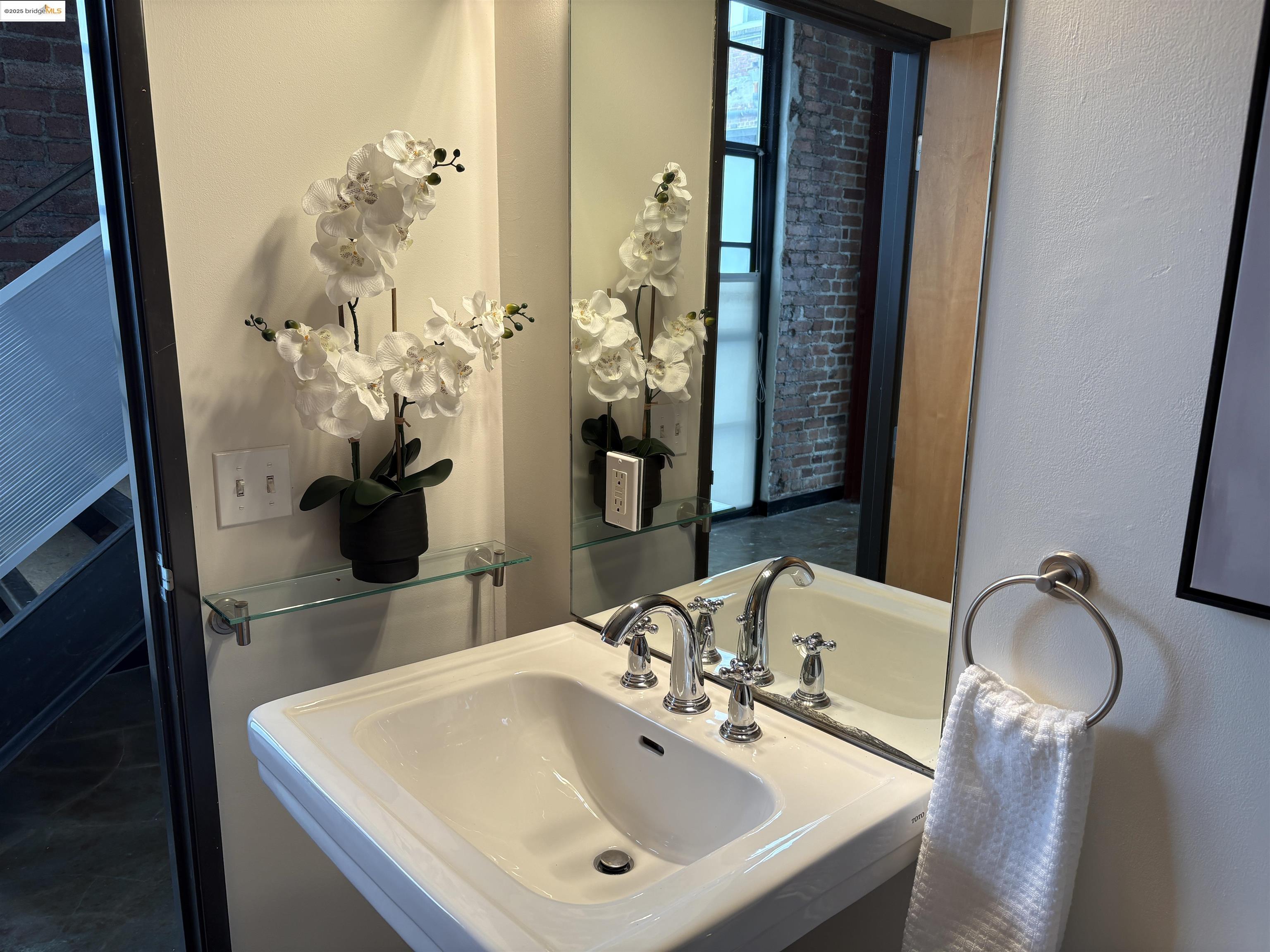 Detail Gallery Image 28 of 30 For 425 E 11th St #15,  Oakland,  CA 94606 - 1 Beds | 1 Baths