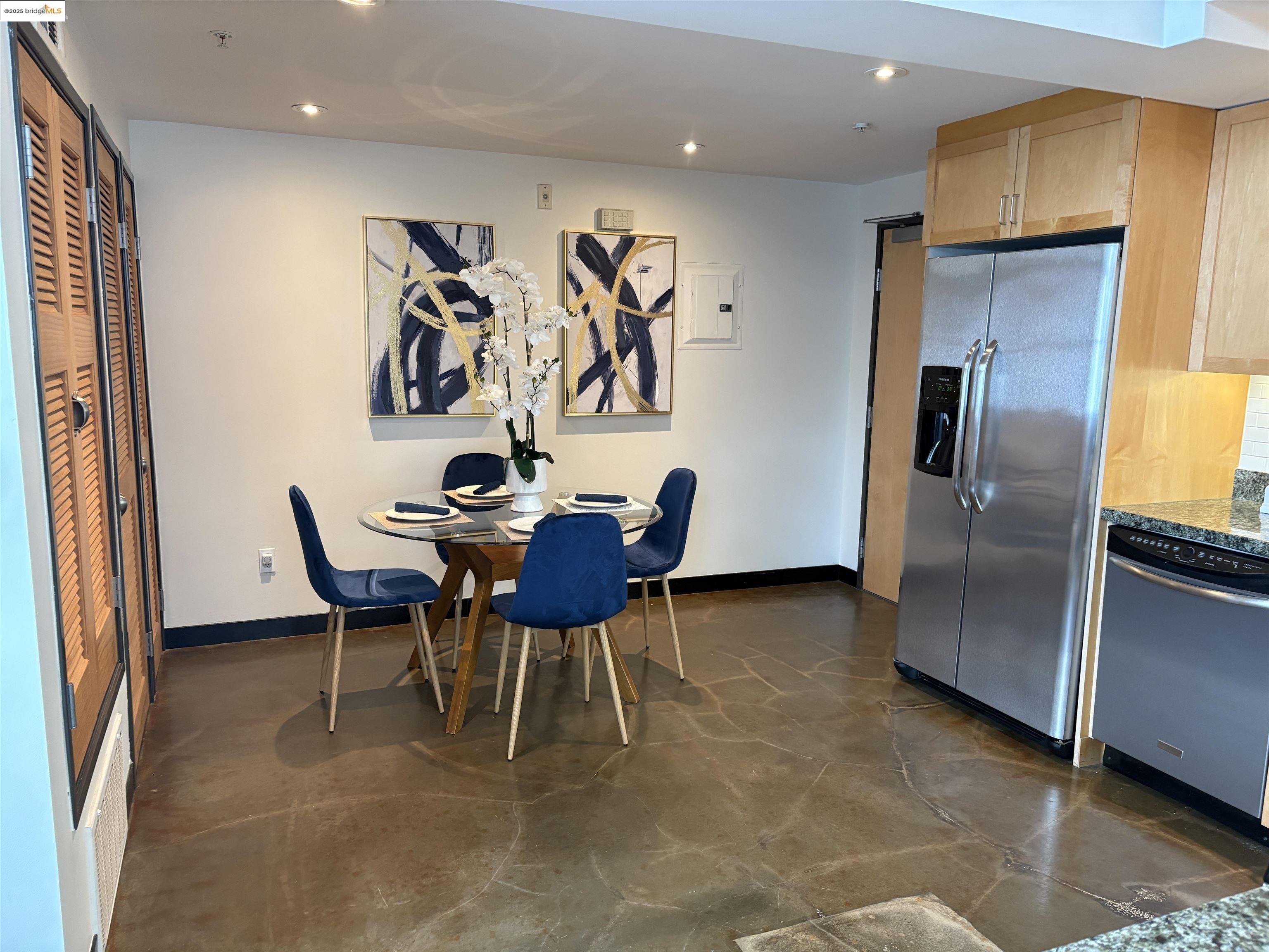Detail Gallery Image 5 of 30 For 425 E 11th St #15,  Oakland,  CA 94606 - 1 Beds | 1 Baths