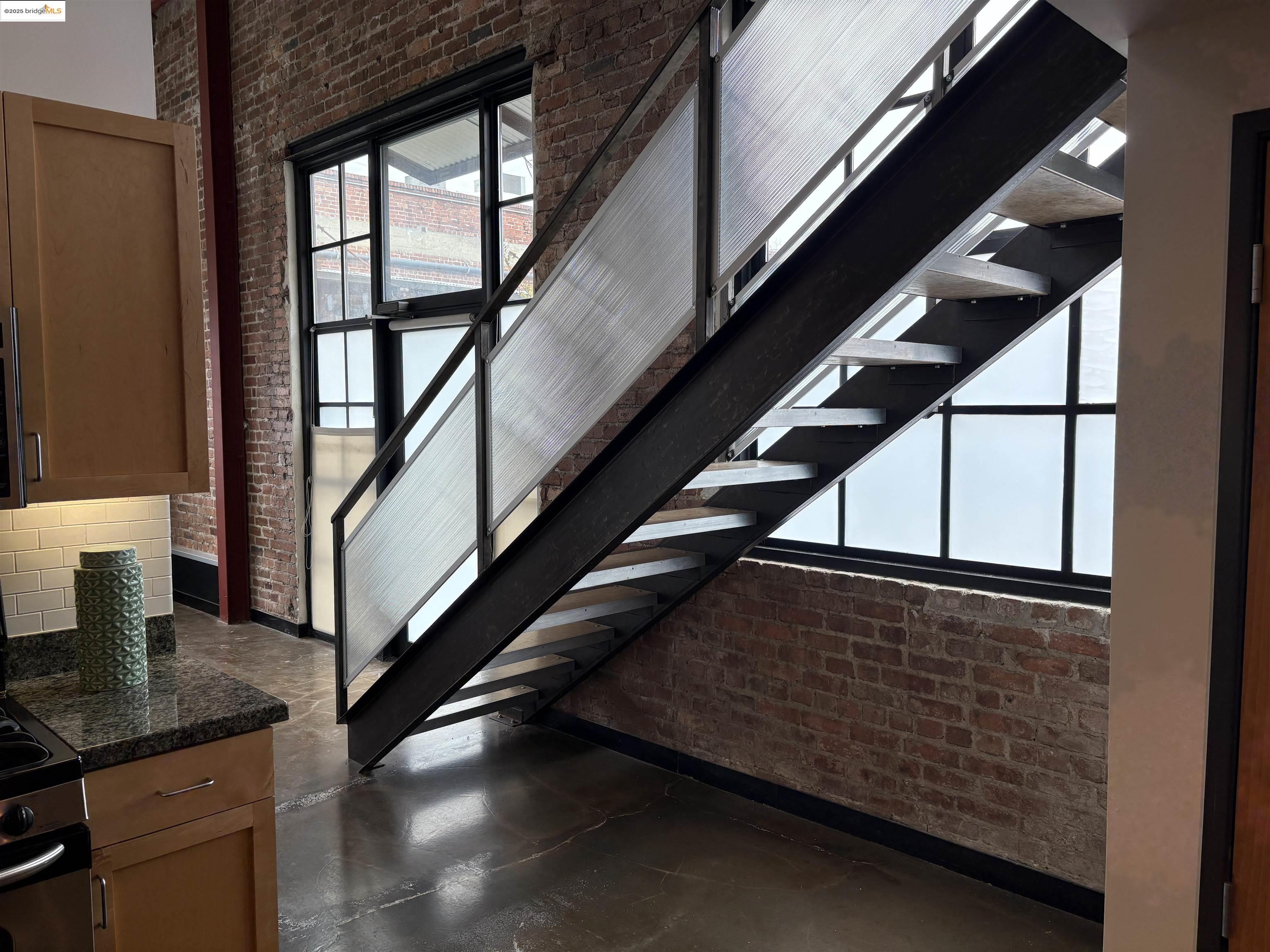 Detail Gallery Image 6 of 30 For 425 E 11th St #15,  Oakland,  CA 94606 - 1 Beds | 1 Baths
