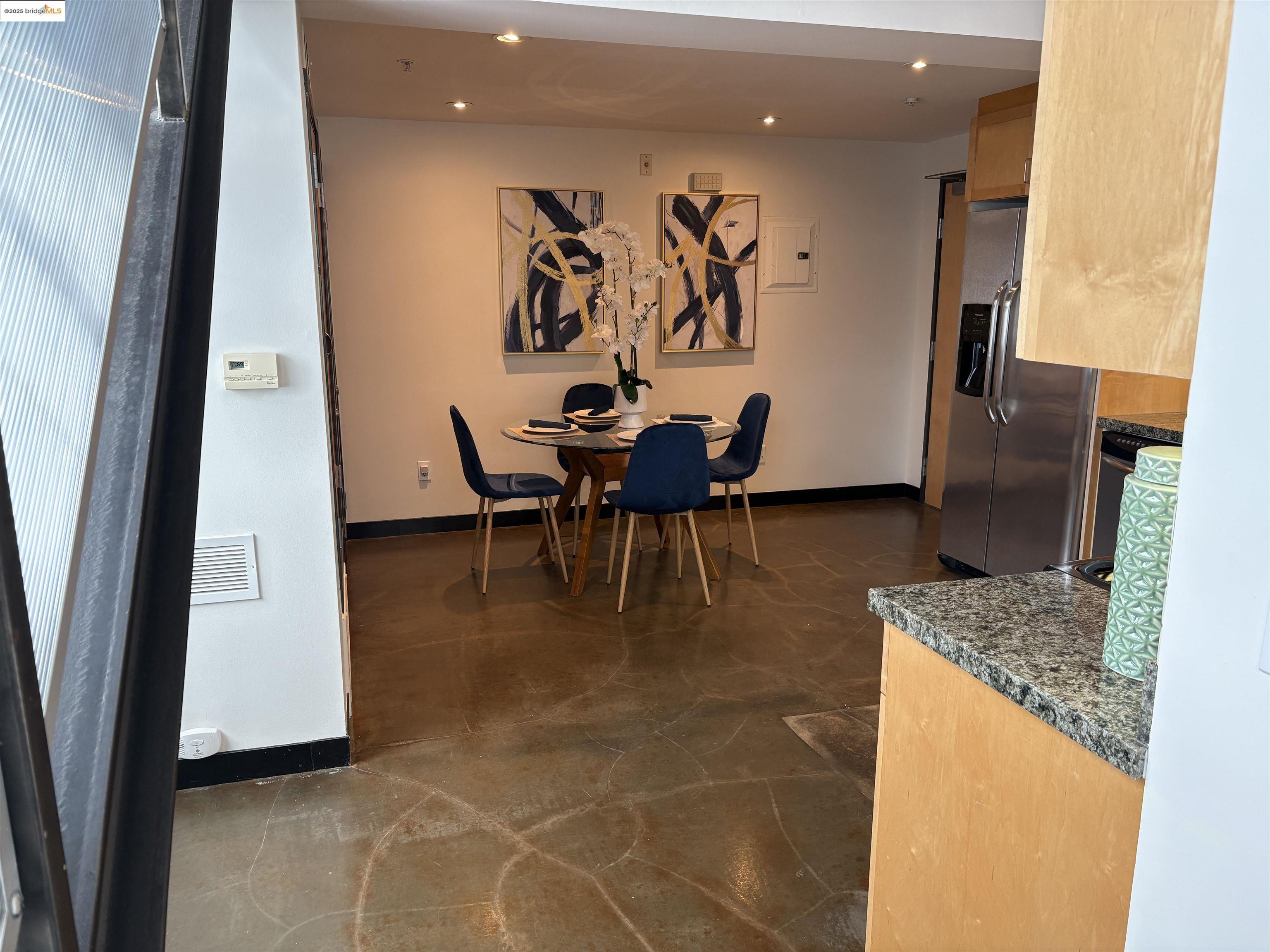 Detail Gallery Image 7 of 30 For 425 E 11th St #15,  Oakland,  CA 94606 - 1 Beds | 1 Baths
