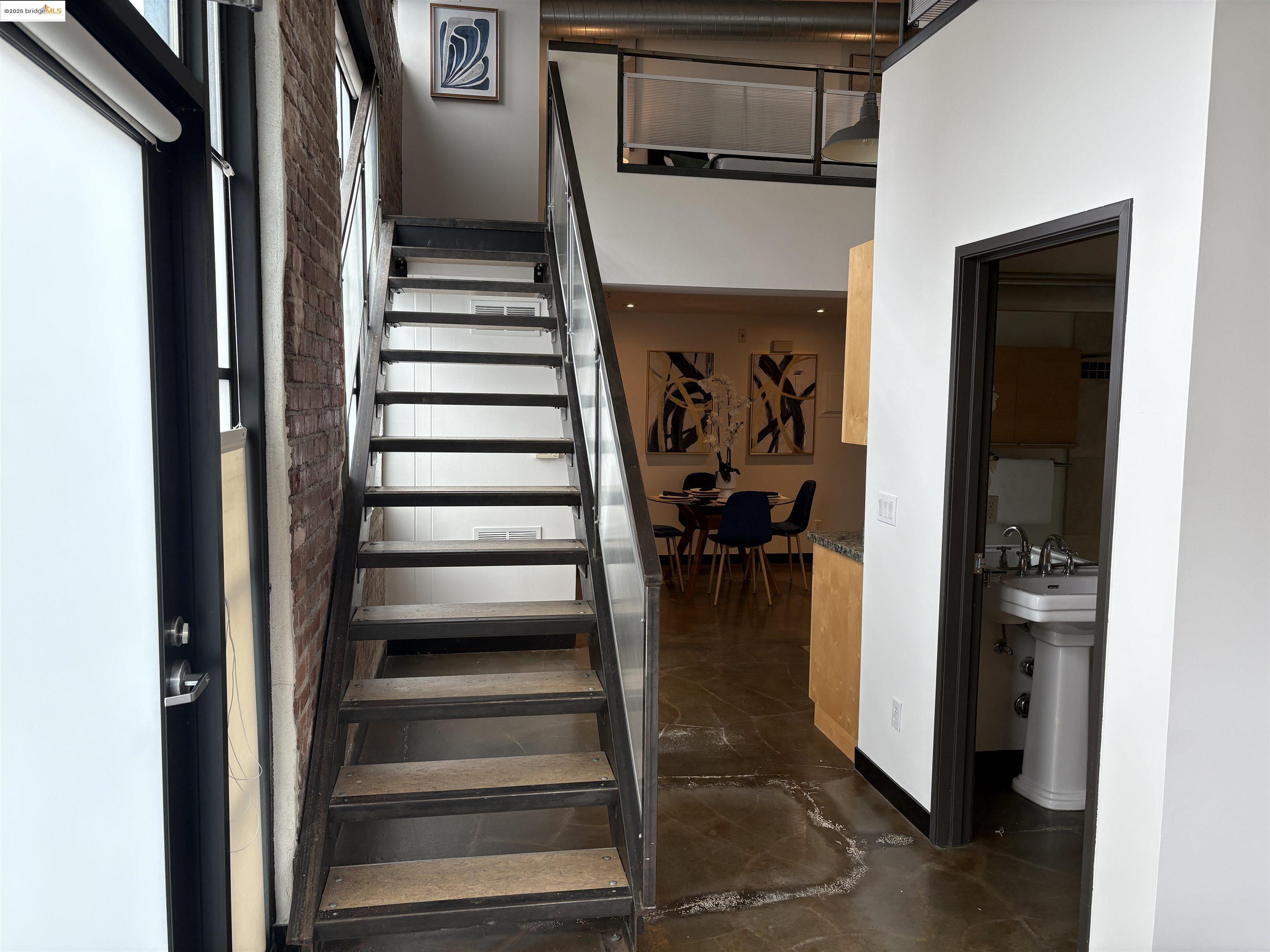 Detail Gallery Image 8 of 30 For 425 E 11th St #15,  Oakland,  CA 94606 - 1 Beds | 1 Baths