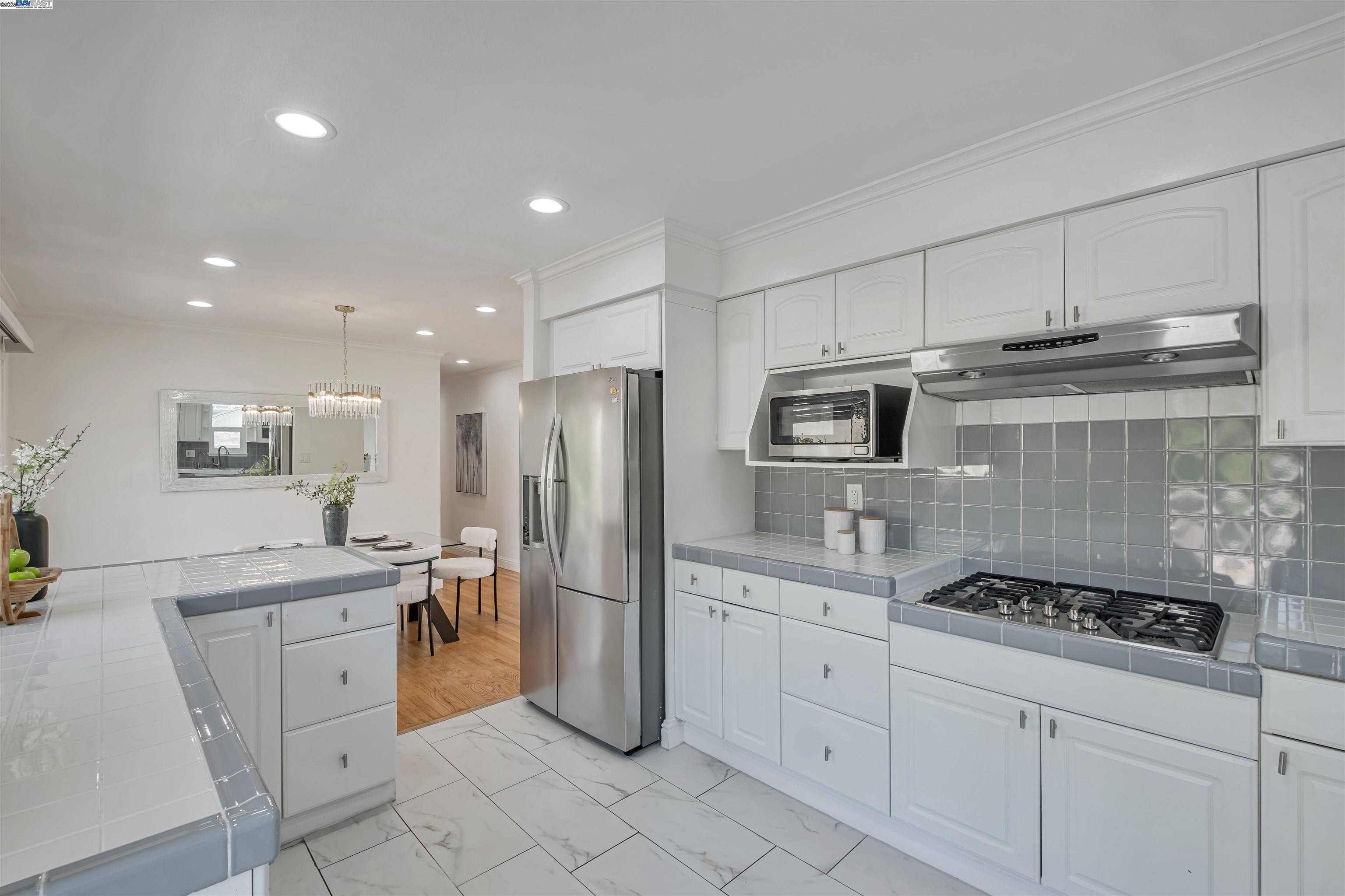 Detail Gallery Image 12 of 44 For 431 Monaco Ave, Union City,  CA 94587 - 4 Beds | 2 Baths