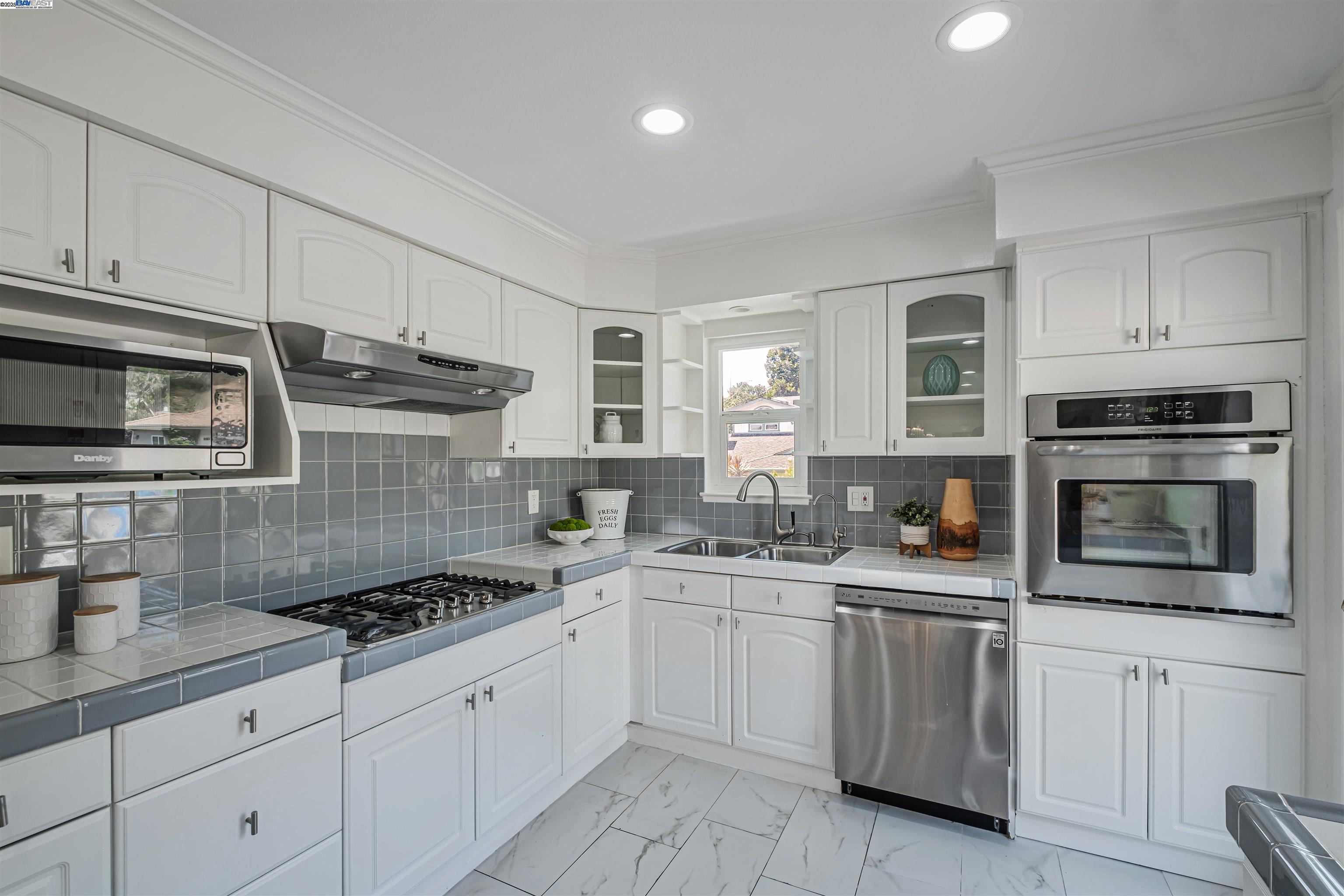 Detail Gallery Image 13 of 44 For 431 Monaco Ave, Union City,  CA 94587 - 4 Beds | 2 Baths